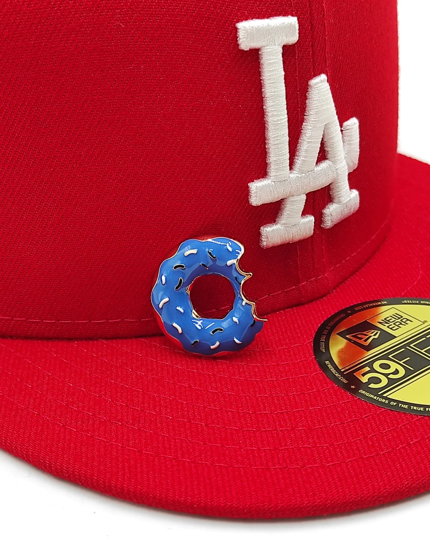 Pin metalico Donuts Hat Club