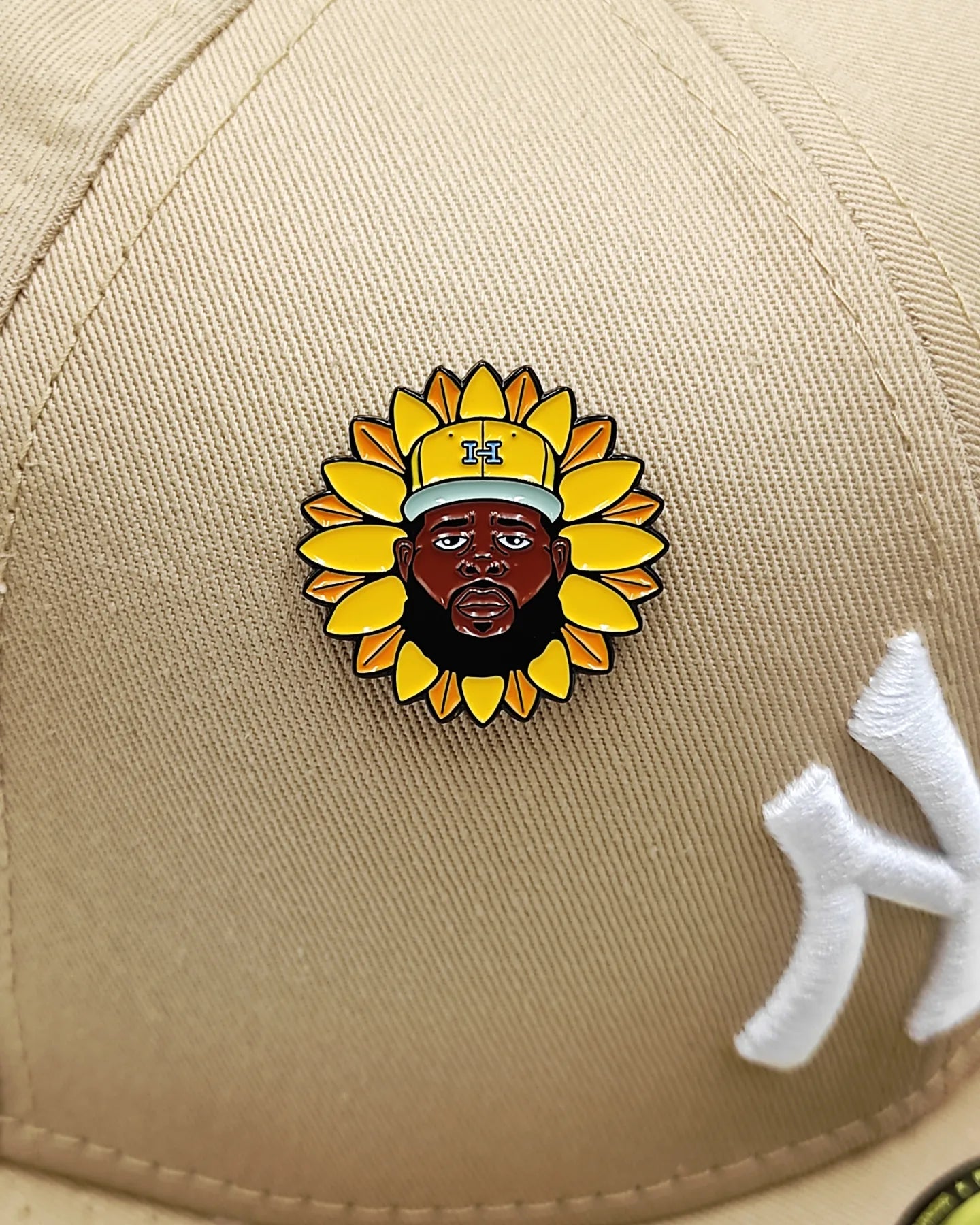 Pin metalico Colors Hat Club