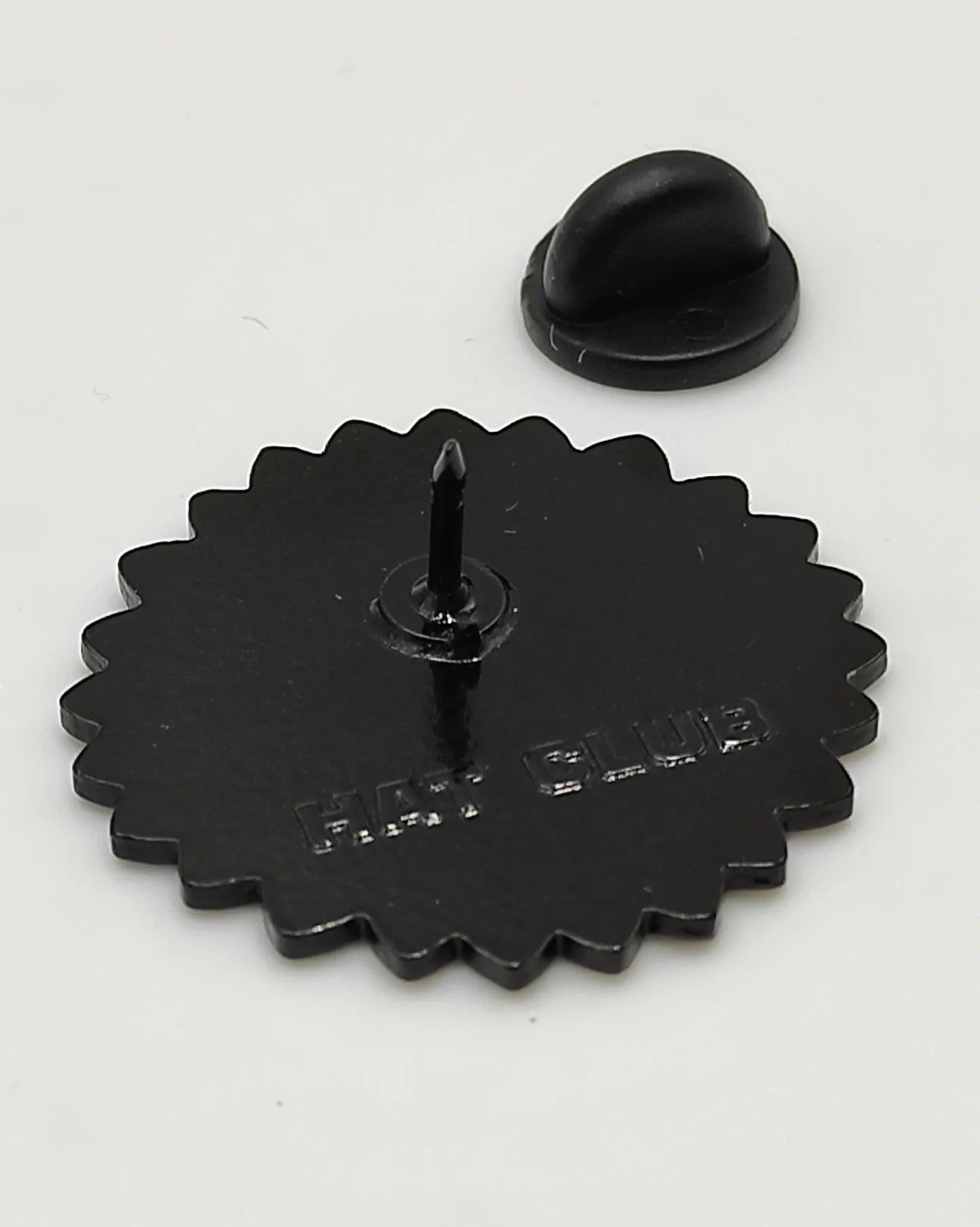 Pin metalico Colors Hat Club