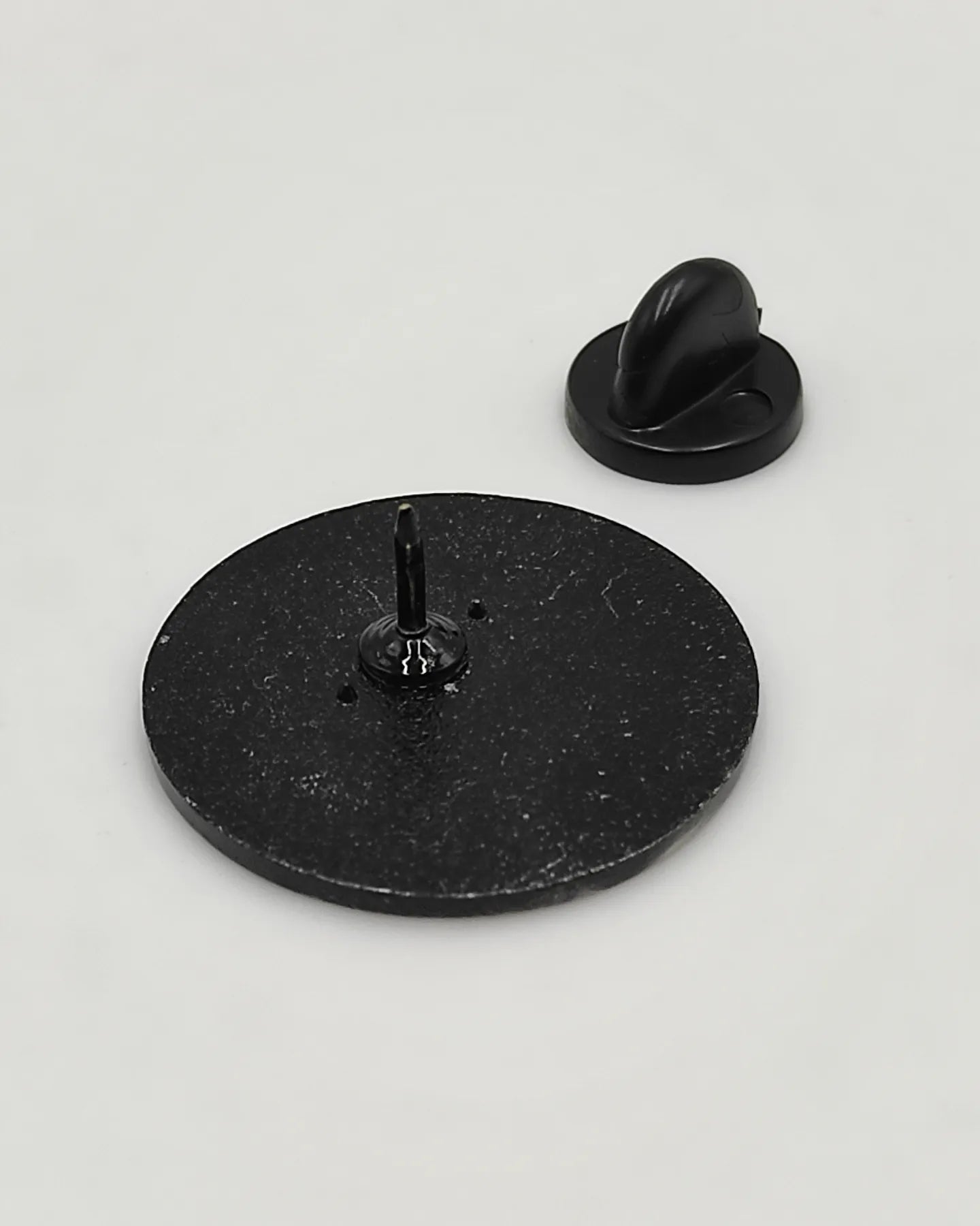 Pin metalico Hat Club