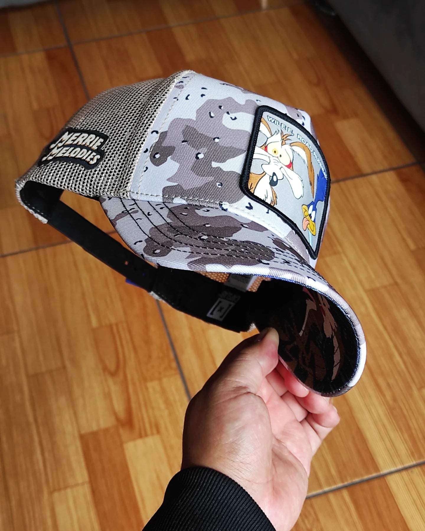 CAPSLAB LOONEY TUNES TRUCKER SNAPBACK HAT