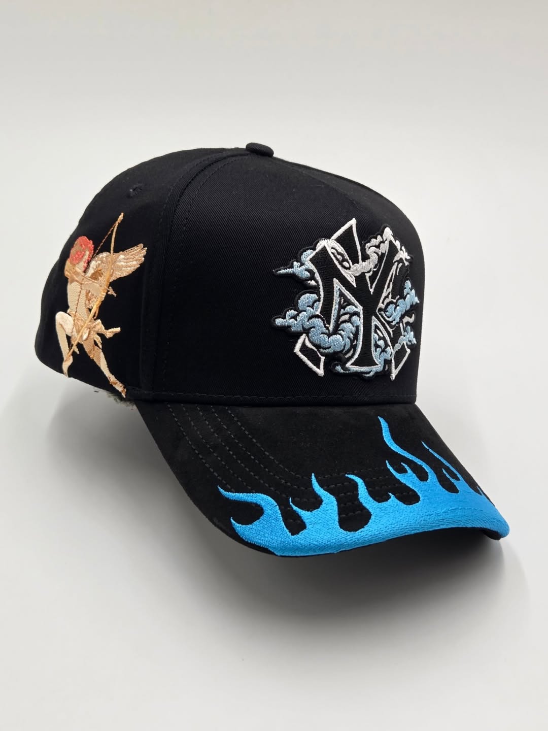 Gorra Qori Caps coleccion Cloud☁️ & Yankees🔥 a-frame Snapback