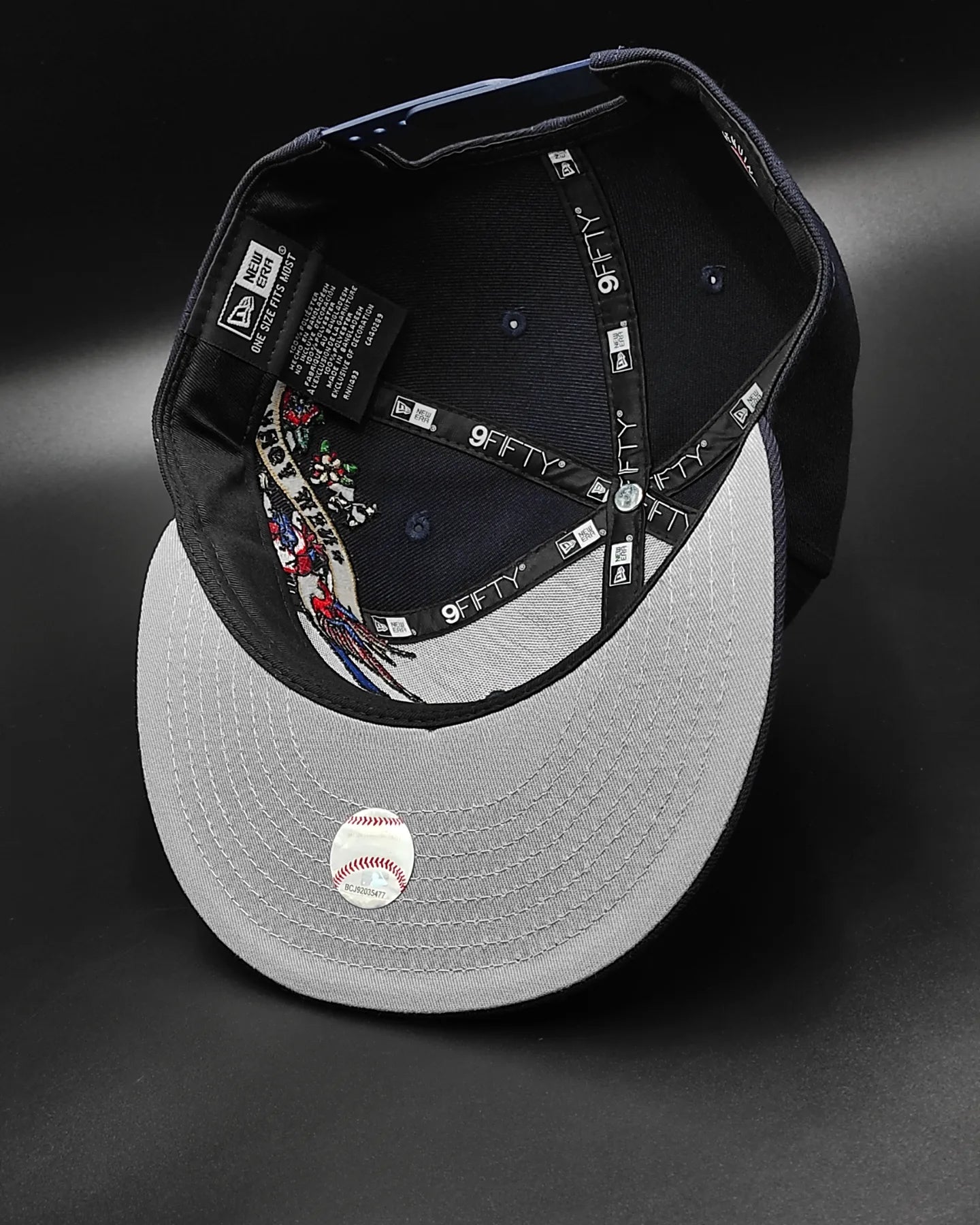 New York Yankees Gray Bottom City Art Side Patch New Era 9Fifty Snapback - Navy Blue