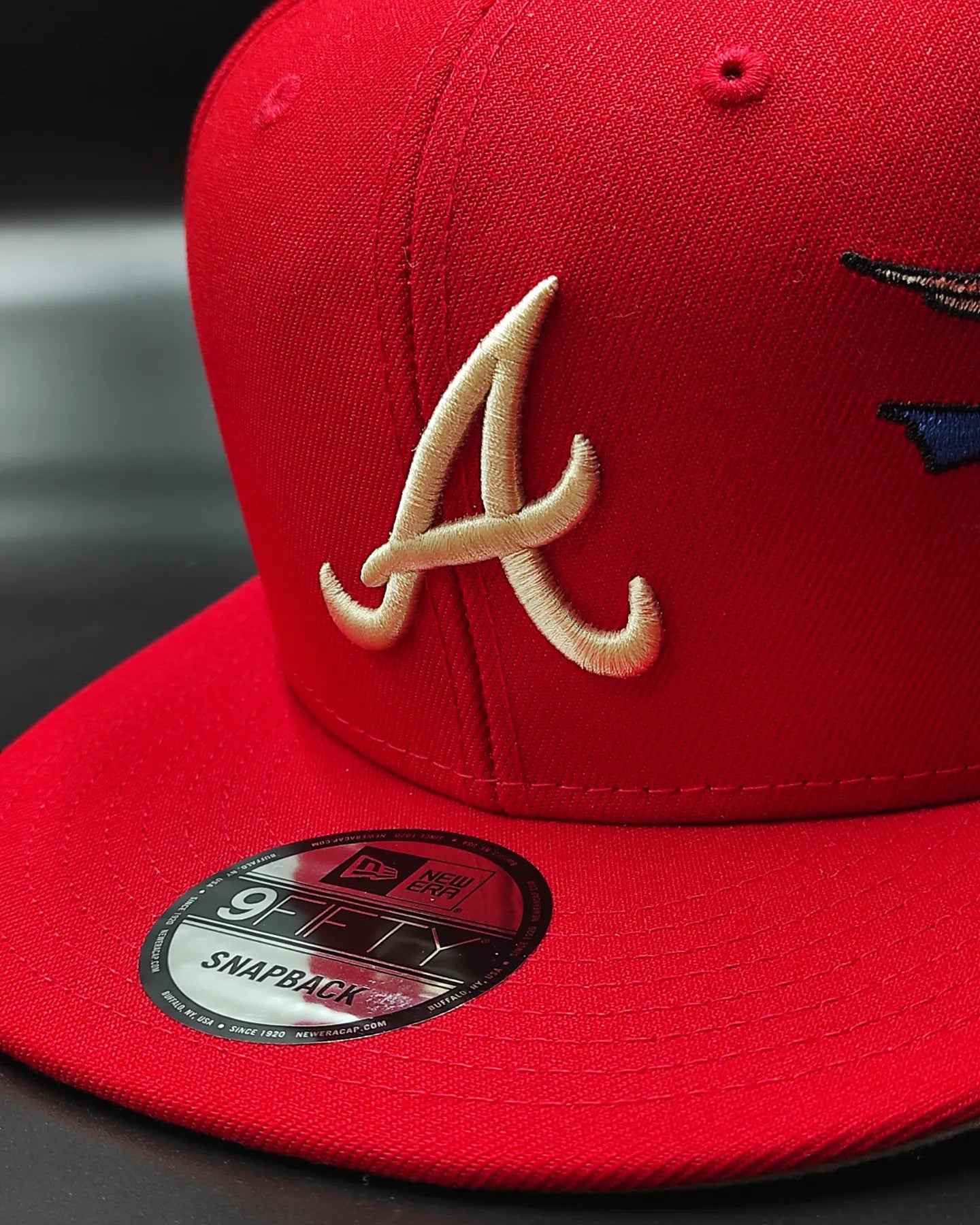 Atlanta Braves Gray Bottom City Art Side Patch New Era 9Fifty Snapback - Red