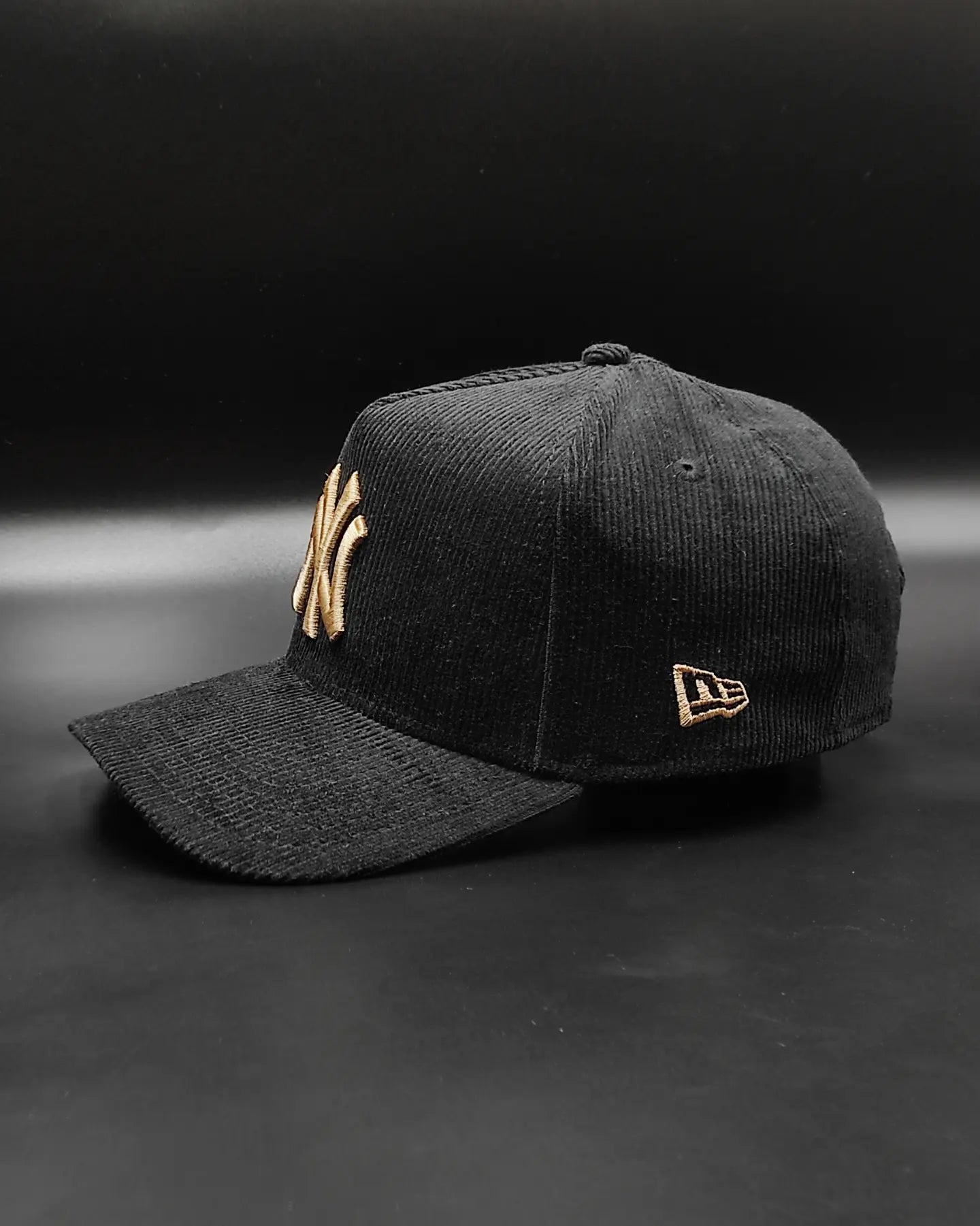New Era New York Yankees "Corduroy Black" 9 Forty A-FRAME snapback