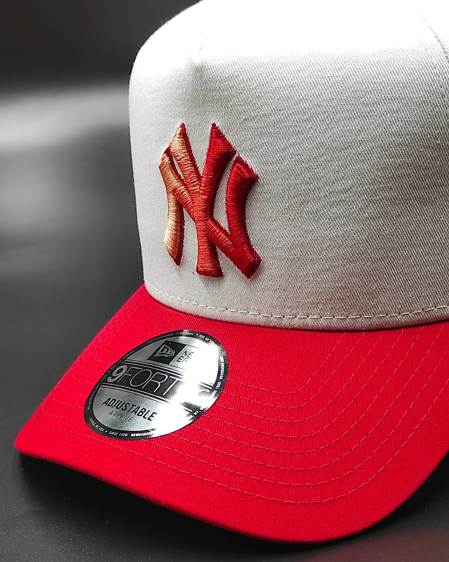 New Era New York Yankees " satin " 9 forty a frame white / scarlet