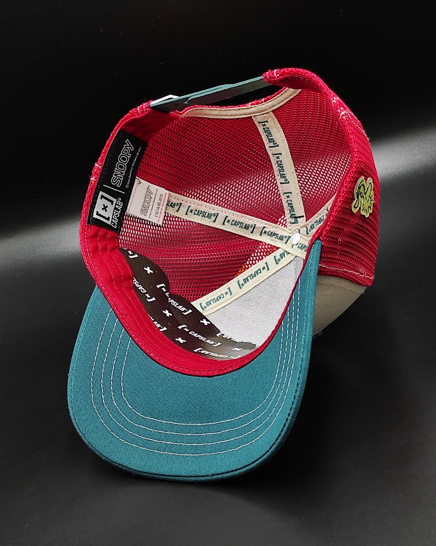 CAPSLAB peanuts Snoopy white red green trucker snapback hat
