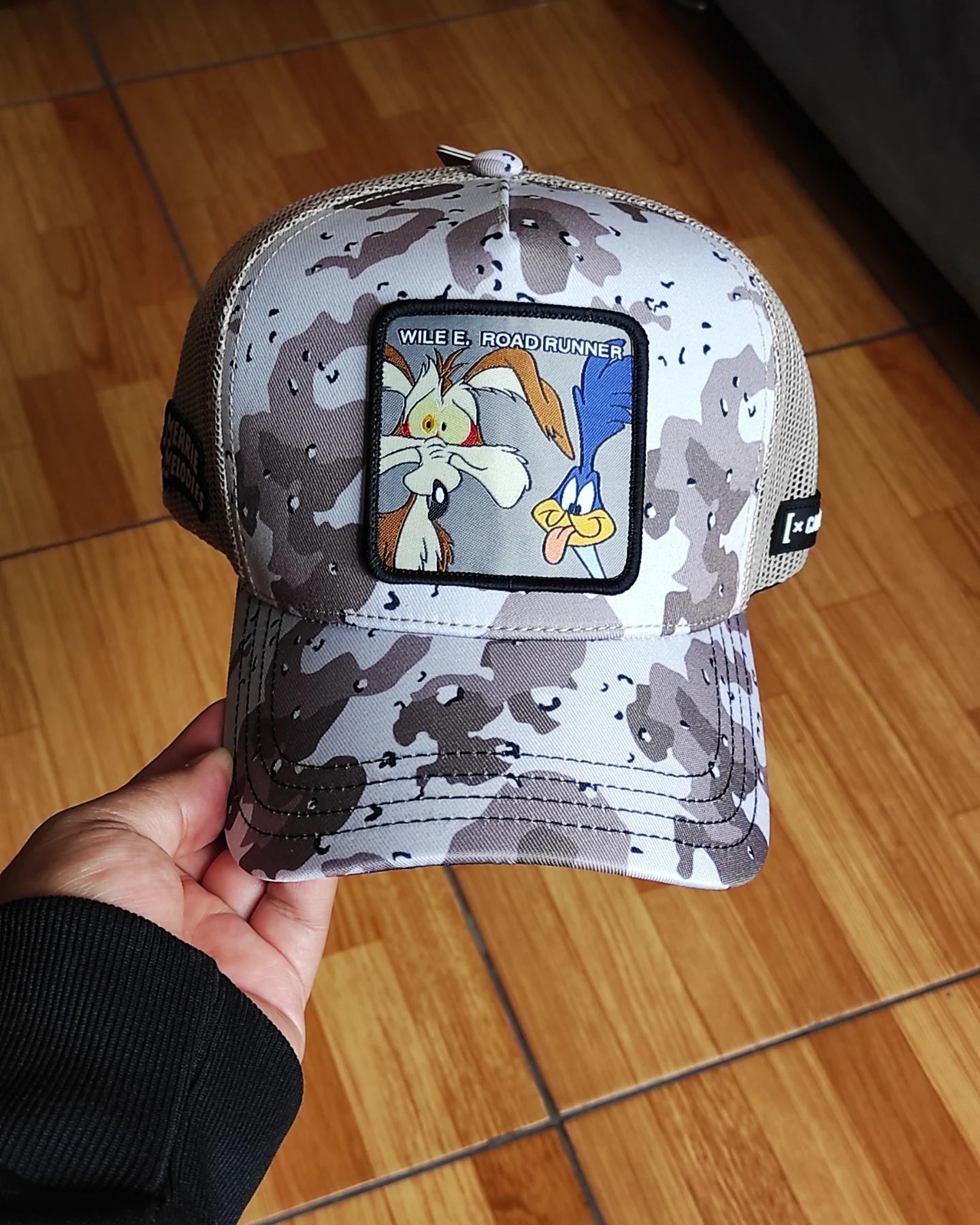 CAPSLAB LOONEY TUNES TRUCKER SNAPBACK HAT