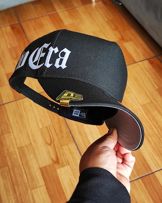 Gorra New Era Japan🇯🇵 Essential Ajustable A-frame negra.