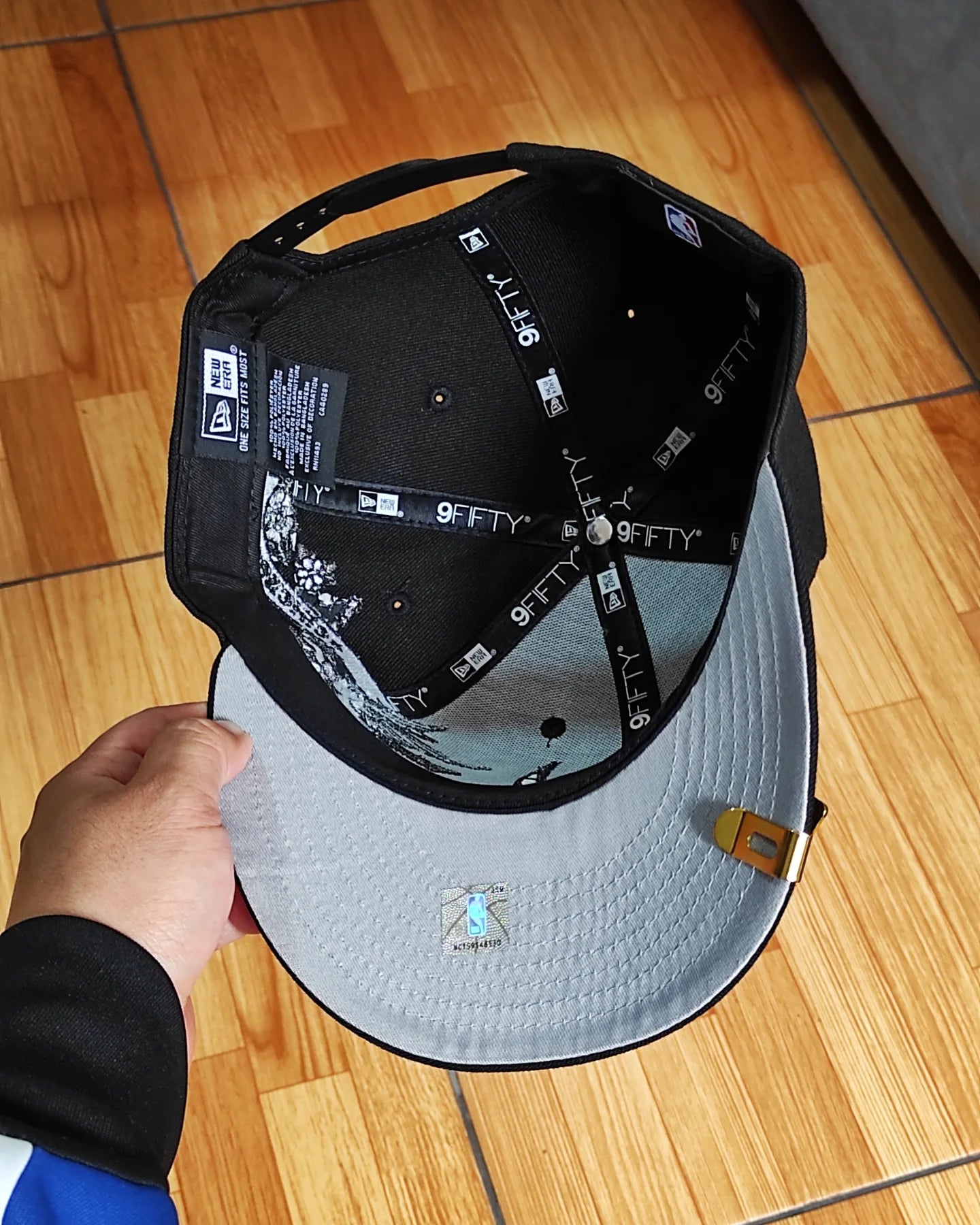 Chicago Bulls Gray Bottom City Art Side Patch New Era 9Fifty Snapback - Black/White