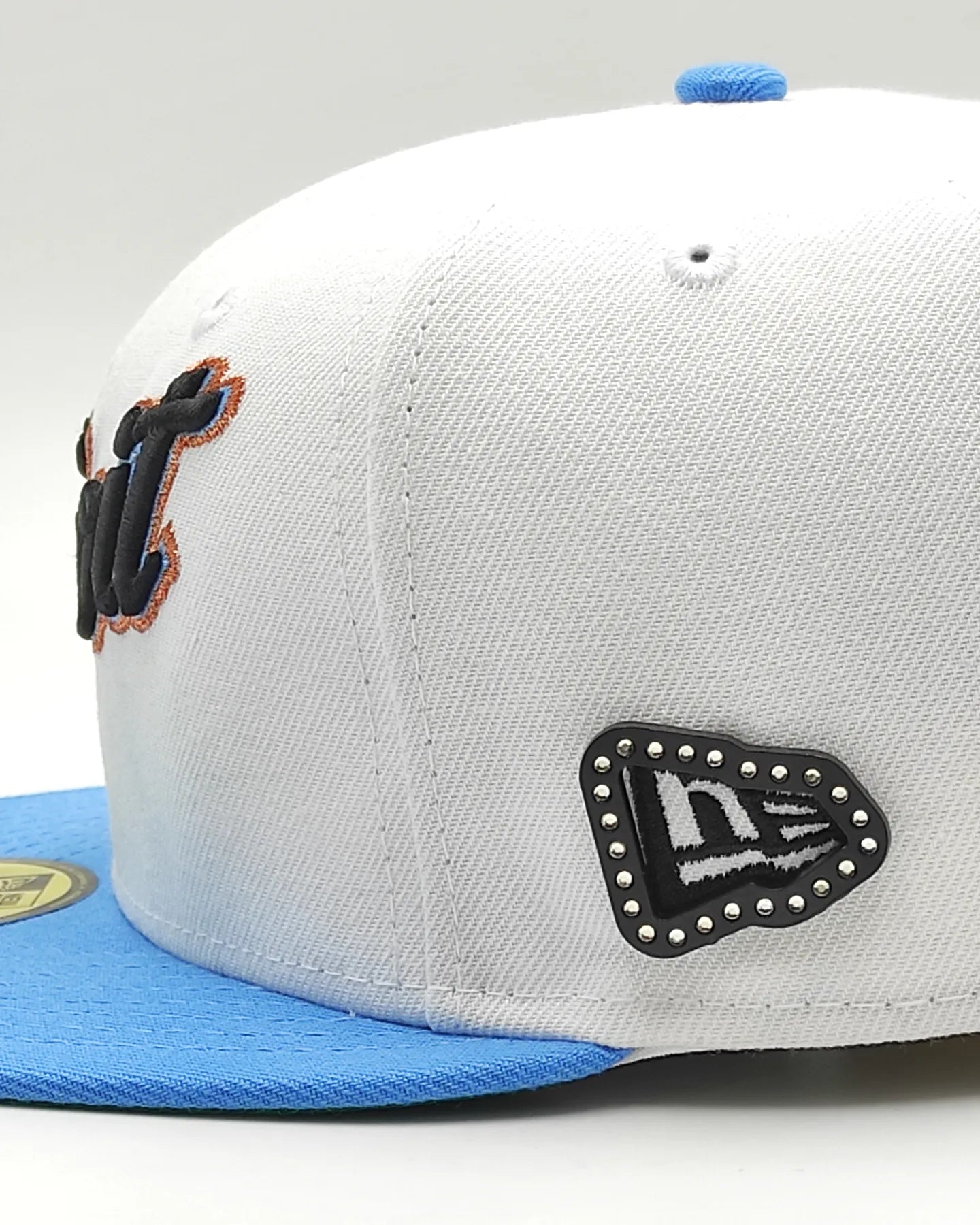 New Era Flag pin circón