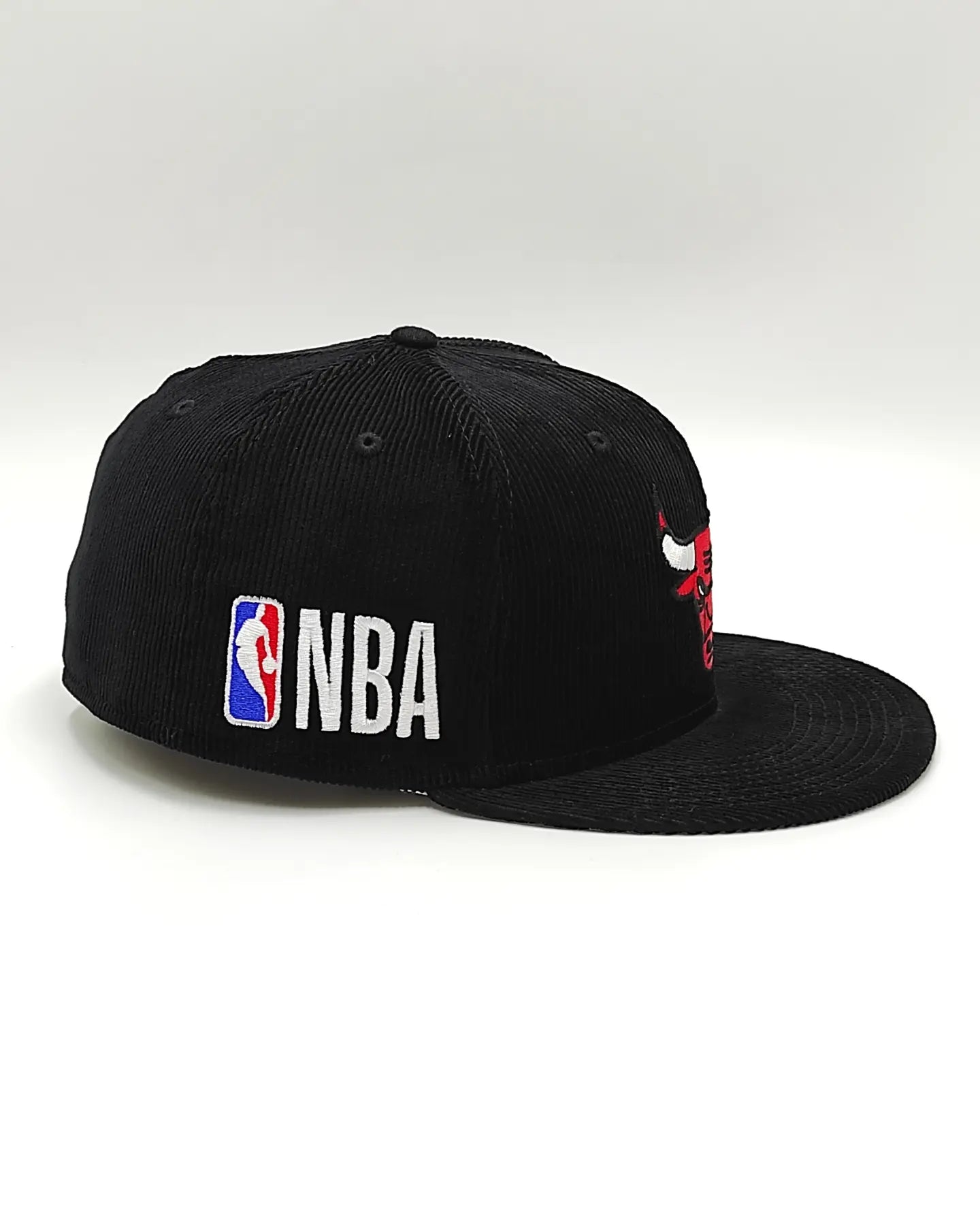 Chicago Bulls OLD SCHOOL CORDUROY SIDE-PATCH Black Fitted Hat by New Era