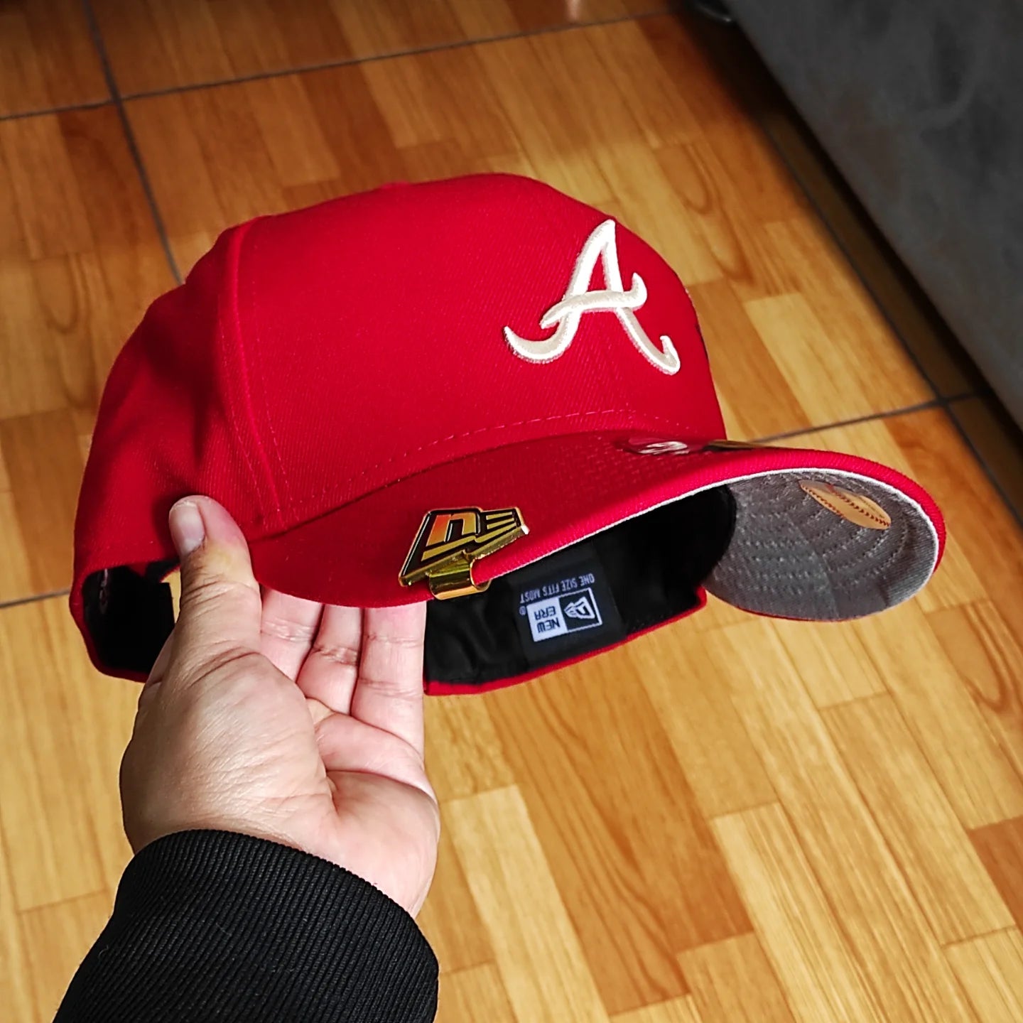 Atlanta Braves Gray Bottom City Art Side Patch New Era 9Fifty Snapback - Red