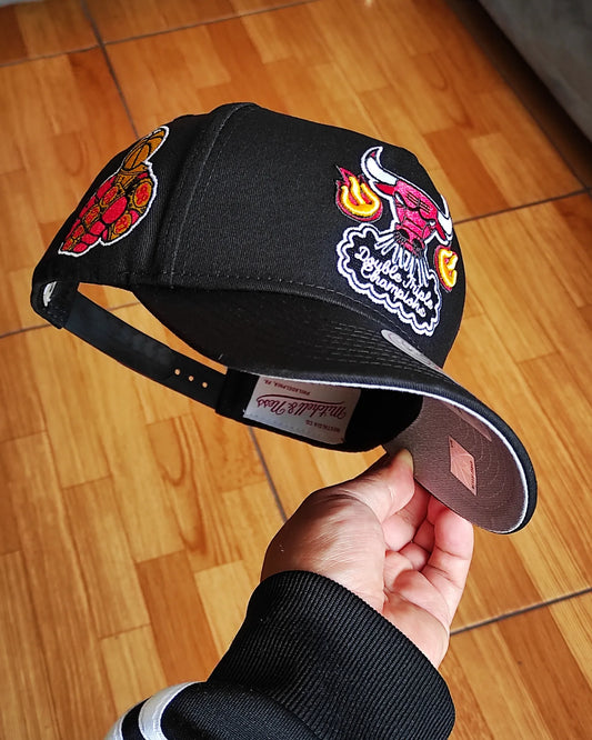 Mitchell and ness Chicago bulls 6x champions fire pro pinch fit snapback