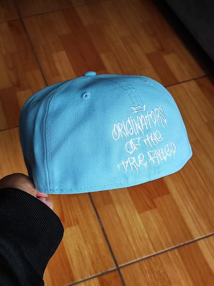 59FIFTY new era grafiti SKY BLUE incluye pin