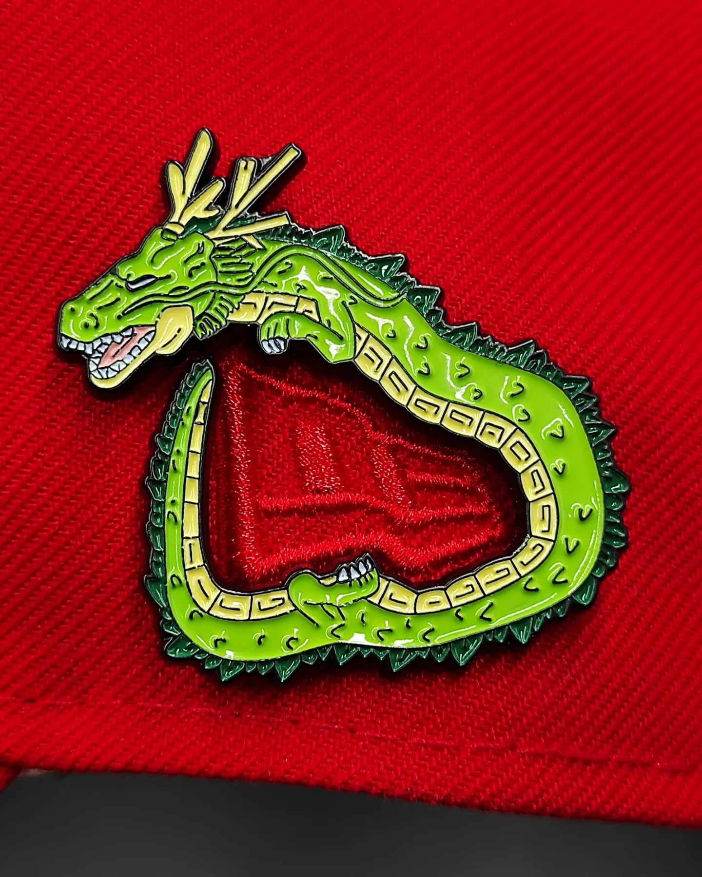 NEW ERA FLAG PIN DRAGÓN BALL - SHENLONG