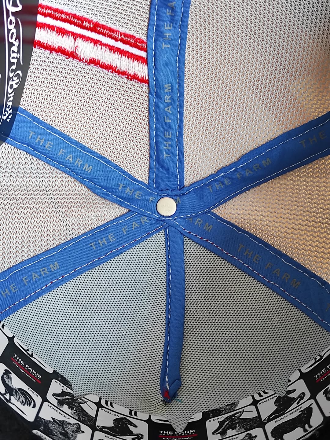 Gorra trucker azul y blanca dromedario Smokin' Somebody Stop Me Supercharged The Farm de Goorin Bros.