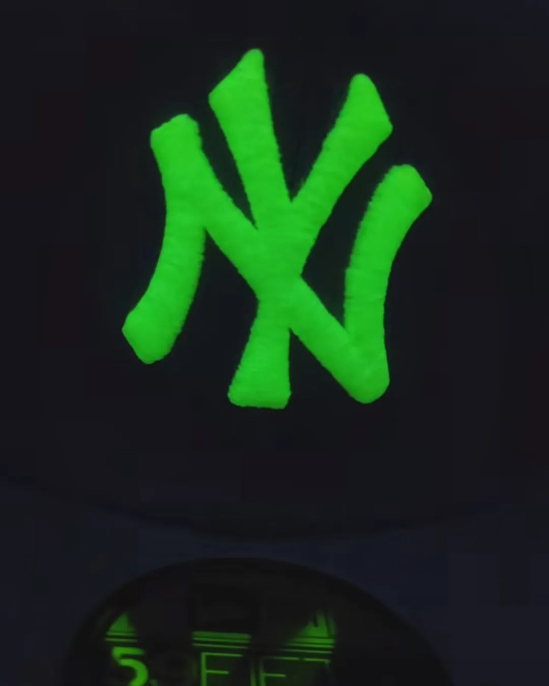 New York Yankees 100 anniversary new era 59fifty fitted - sky blue, white, silver - brilla en la oscuridad