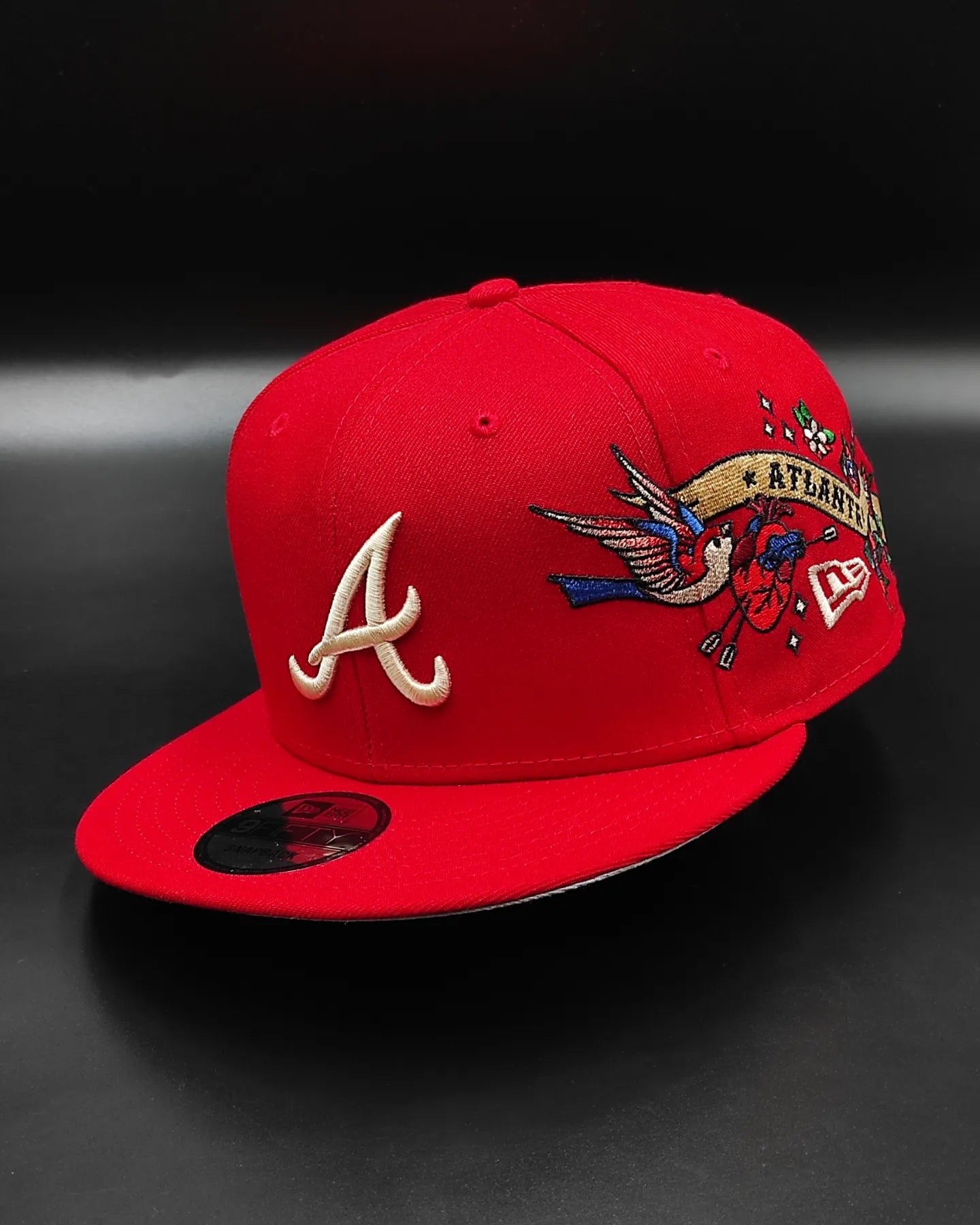 Atlanta Braves Gray Bottom City Art Side Patch New Era 9Fifty Snapback - Red