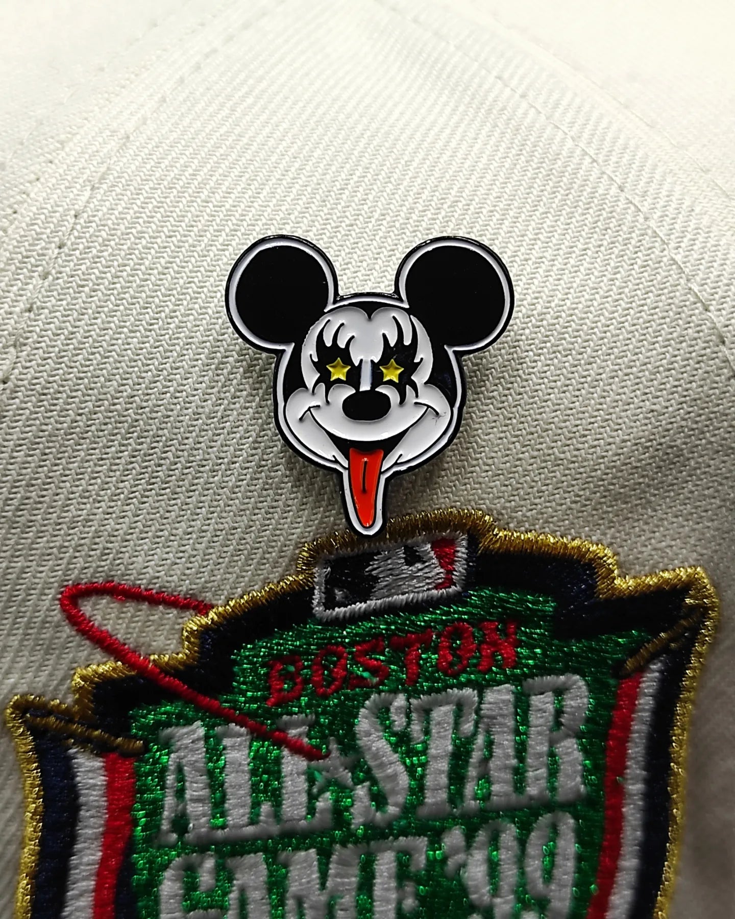 Pin metálico Mickey mouse kiss