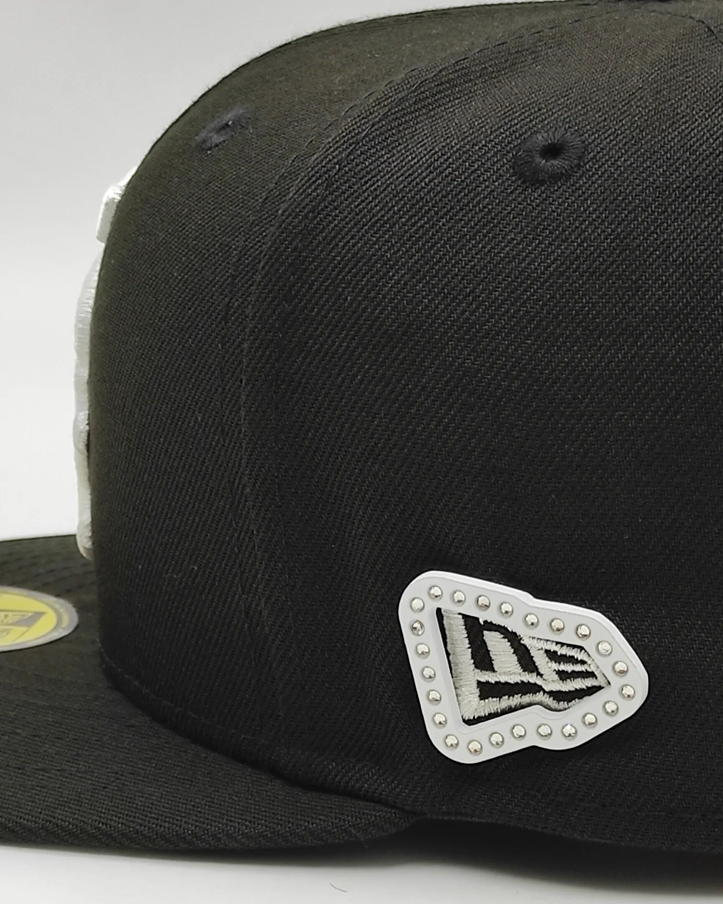 New Era Flag pin circón