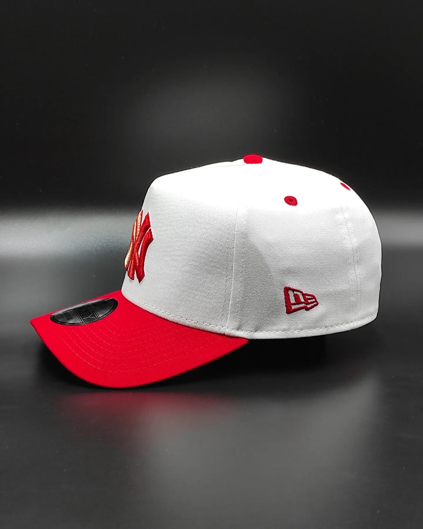New Era New York Yankees " satin " 9 forty a frame white / scarlet