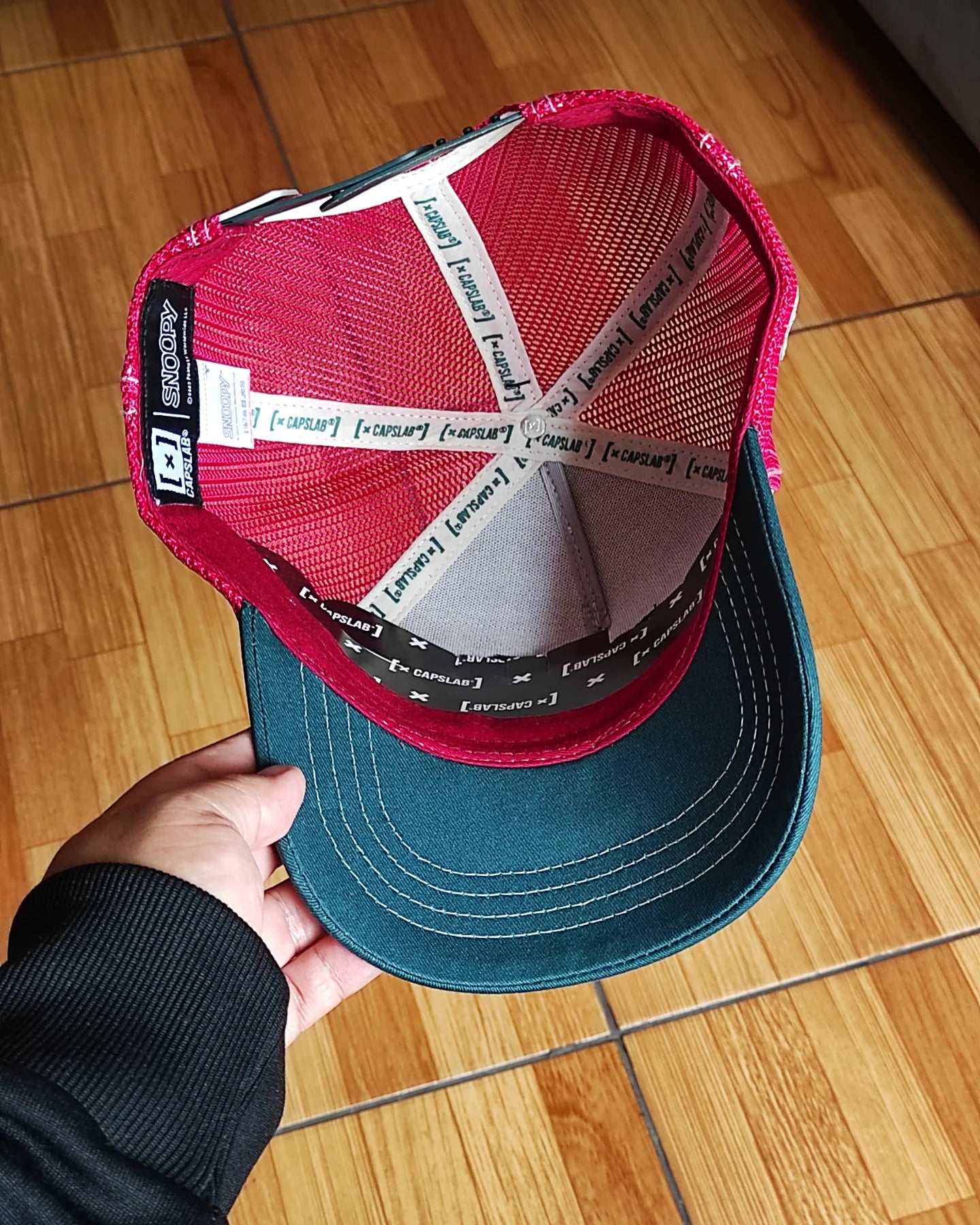 CAPSLAB peanuts Snoopy white red green trucker snapback hat