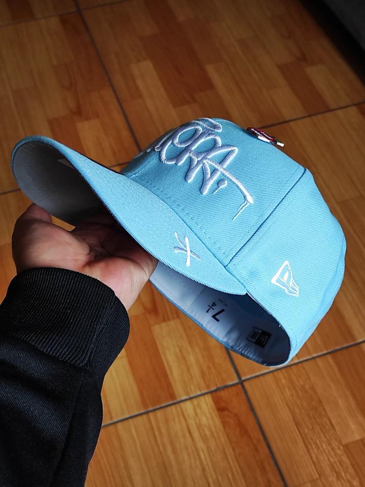 59FIFTY new era grafiti SKY BLUE incluye pin