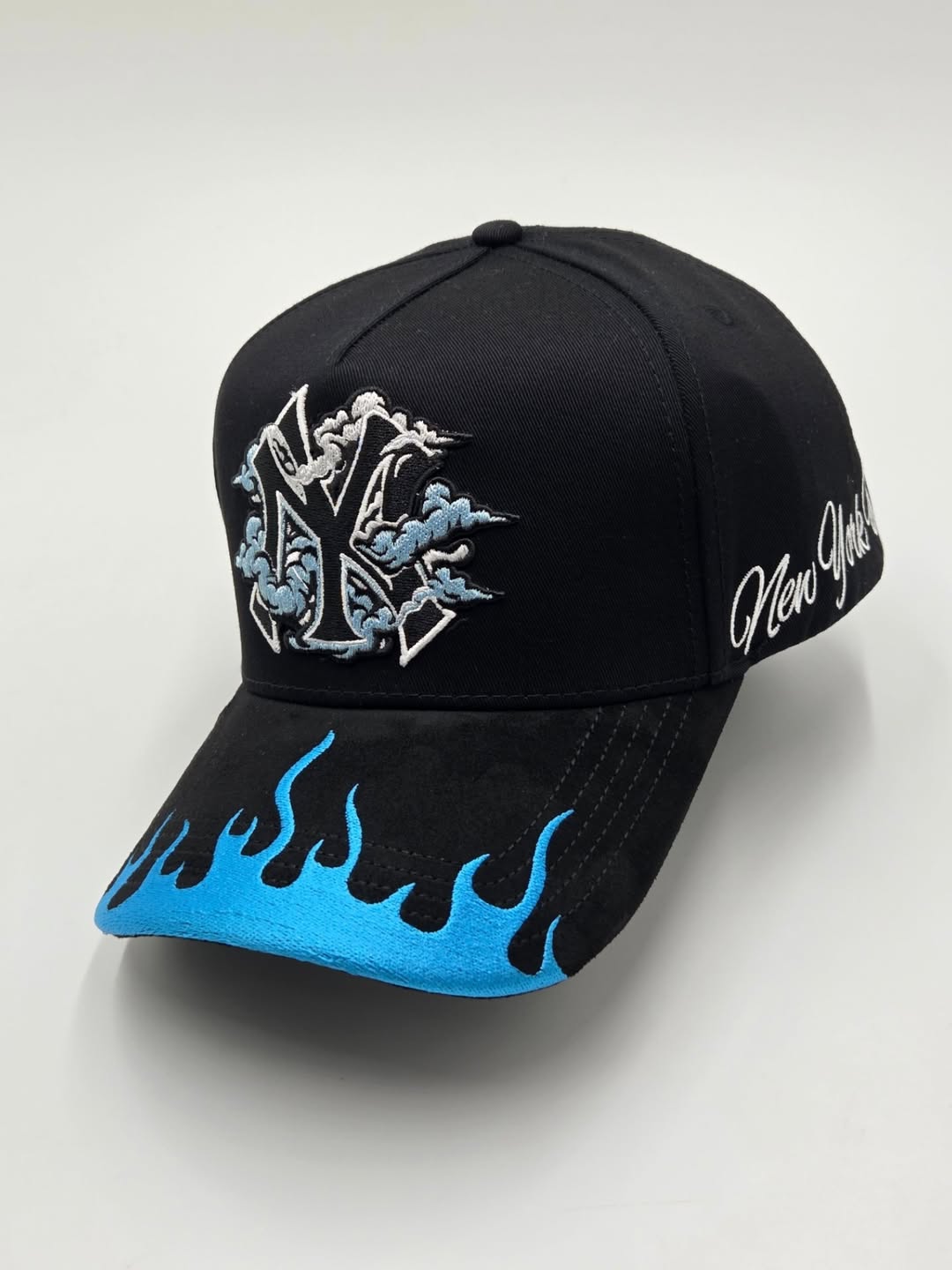 Gorra Qori Caps coleccion Cloud☁️ & Yankees🔥 a-frame Snapback