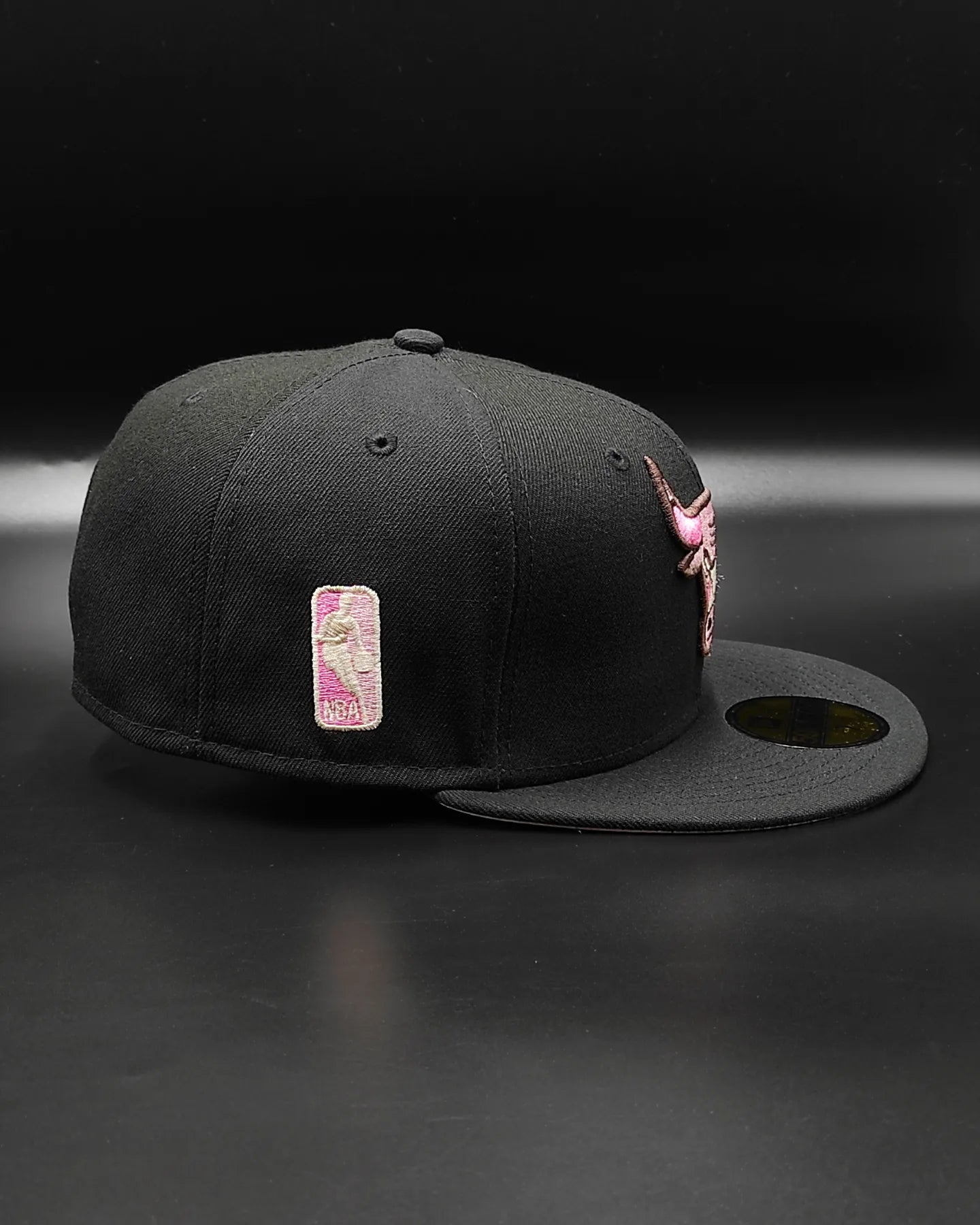 New Era 59fifty cookies and cream Chicago bulls nba patch hat - black/pink