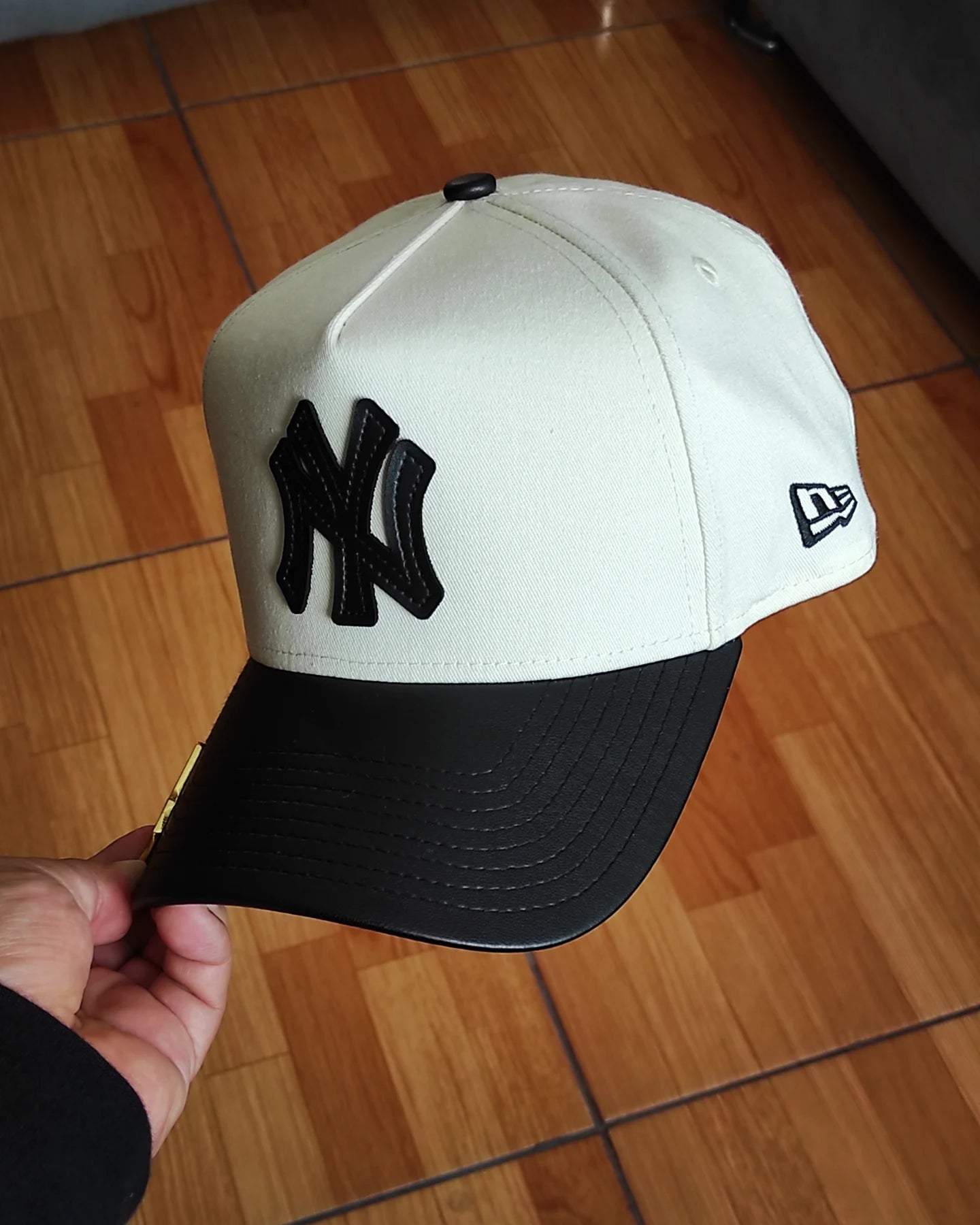 New Era New York Yankees 'visor cuero'' 9FORTY A-Frame Snapback
