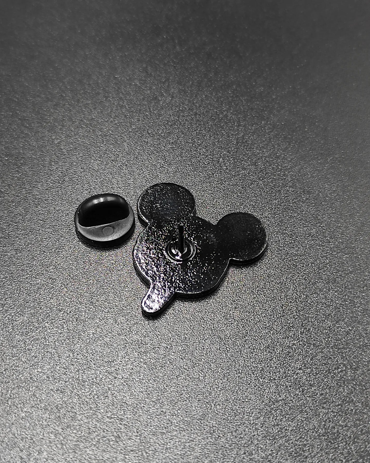 Pin metálico Mickey mouse kiss