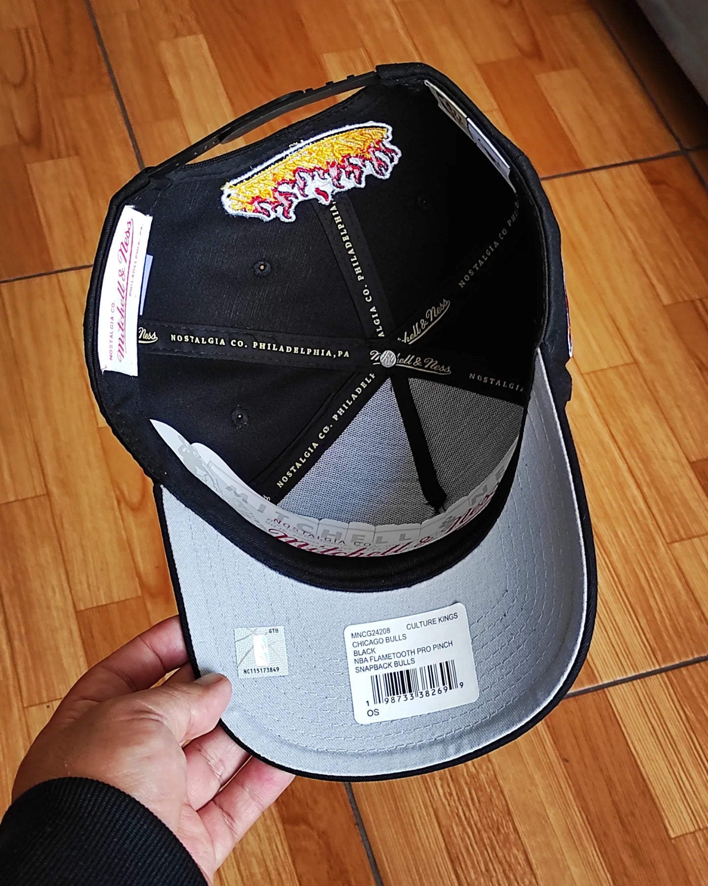 Mitchell and ness Chicago bulls 6x champions fire pro pinch fit snapback