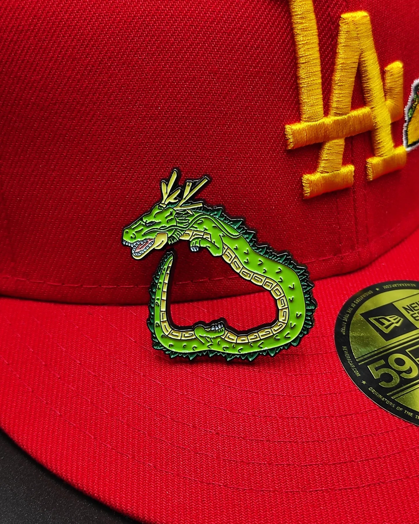 NEW ERA FLAG PIN DRAGÓN BALL - SHENLONG