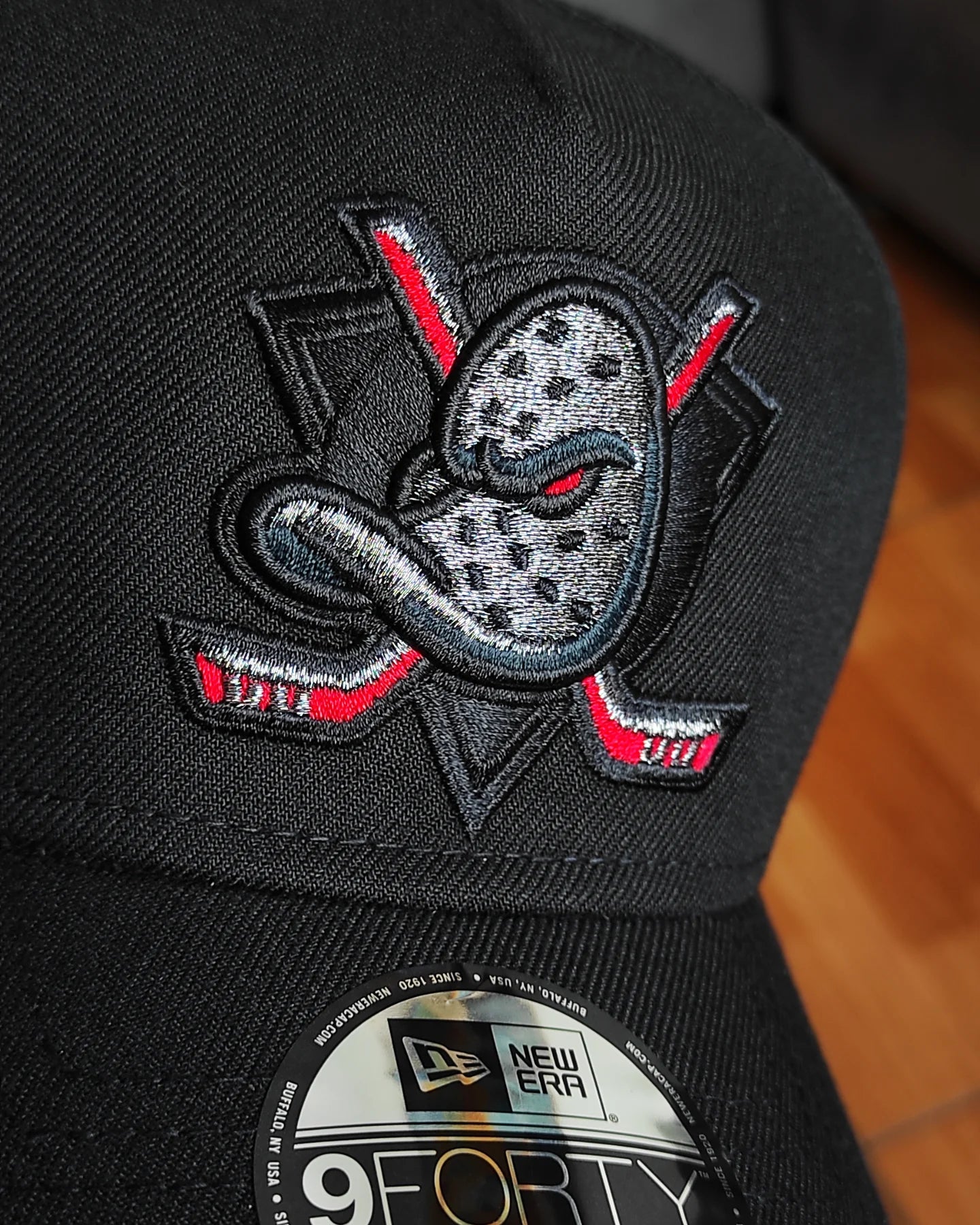 New Era Anaheim Ducks 10th Anniversary Metallic Blackout Red Edition 9Forty A Frame Snapback