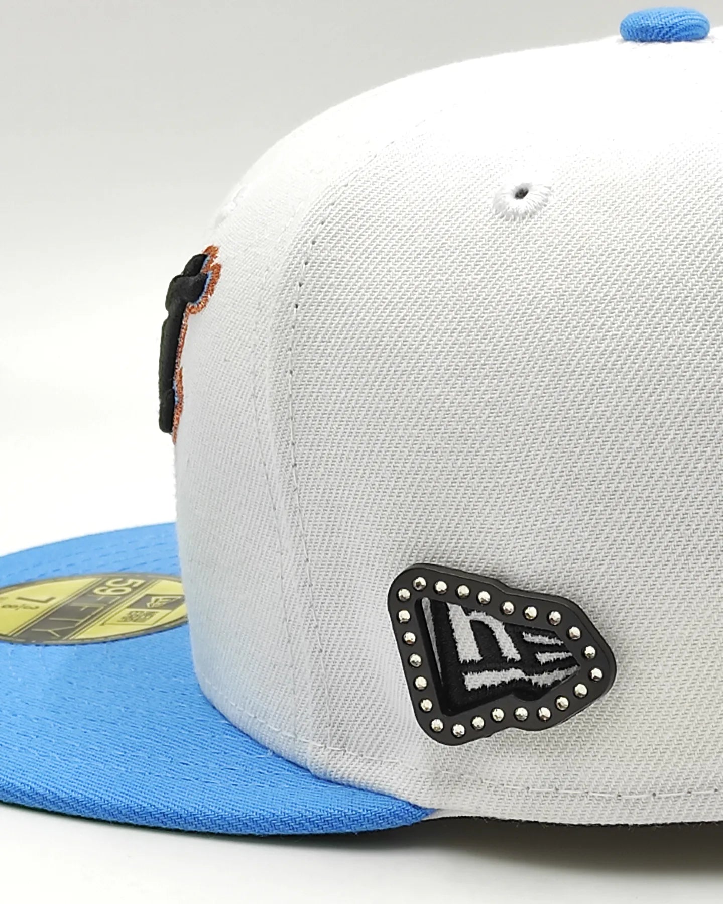 New Era Flag pin circón