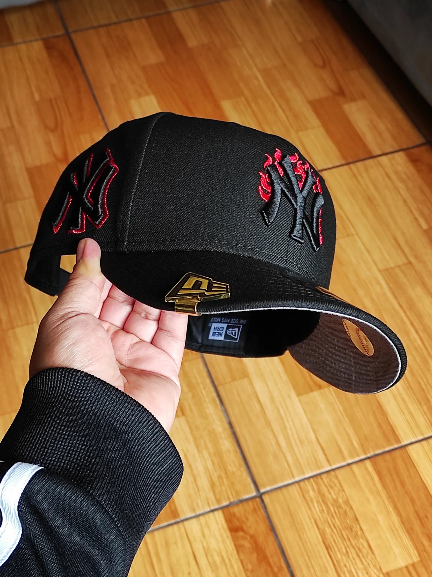 New Era New York Yankees flame 🔥 black edition 9FIFTY snapback cap