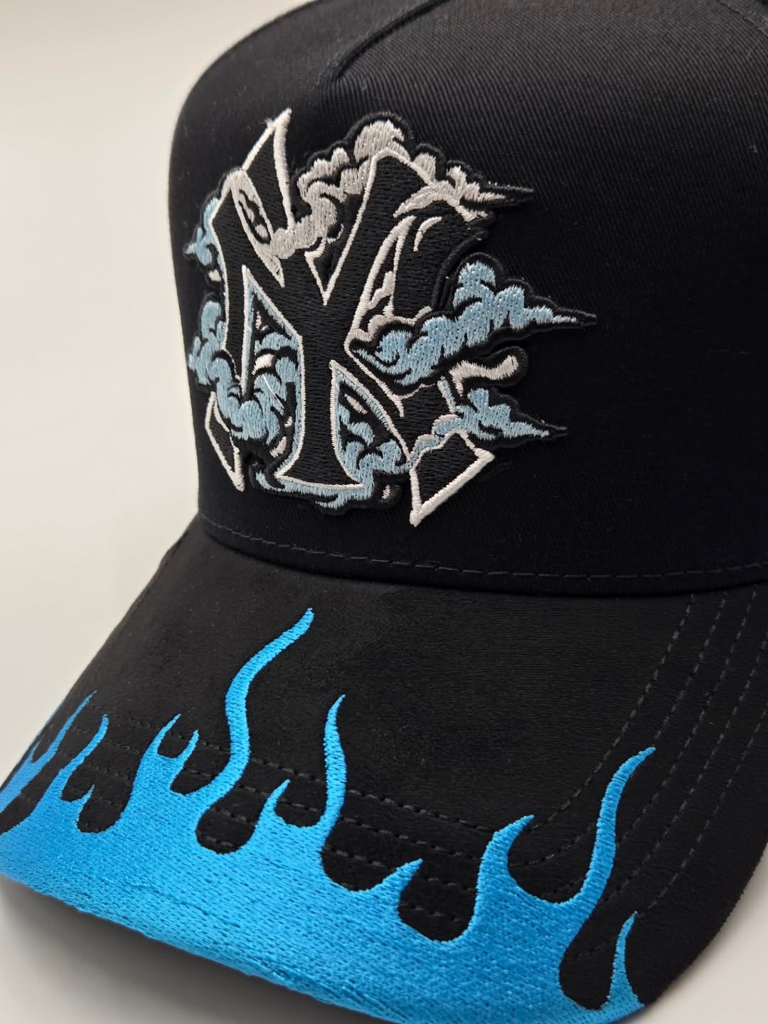 Gorra Qori Caps coleccion Cloud☁️ & Yankees🔥 a-frame Snapback