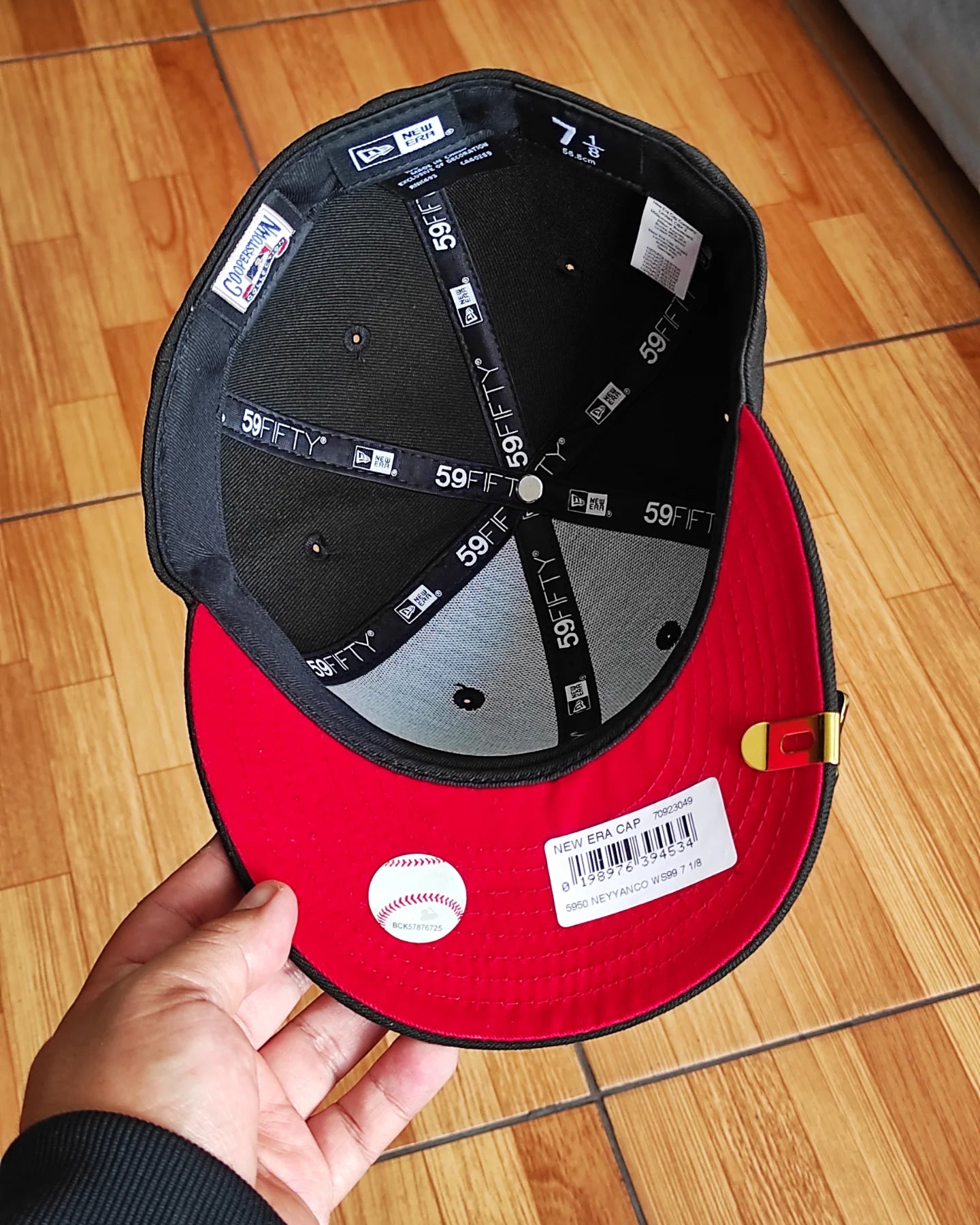 New Era New York Yankees World Series 1999 Black Out Red Edition 59Fifty Fitted Hat