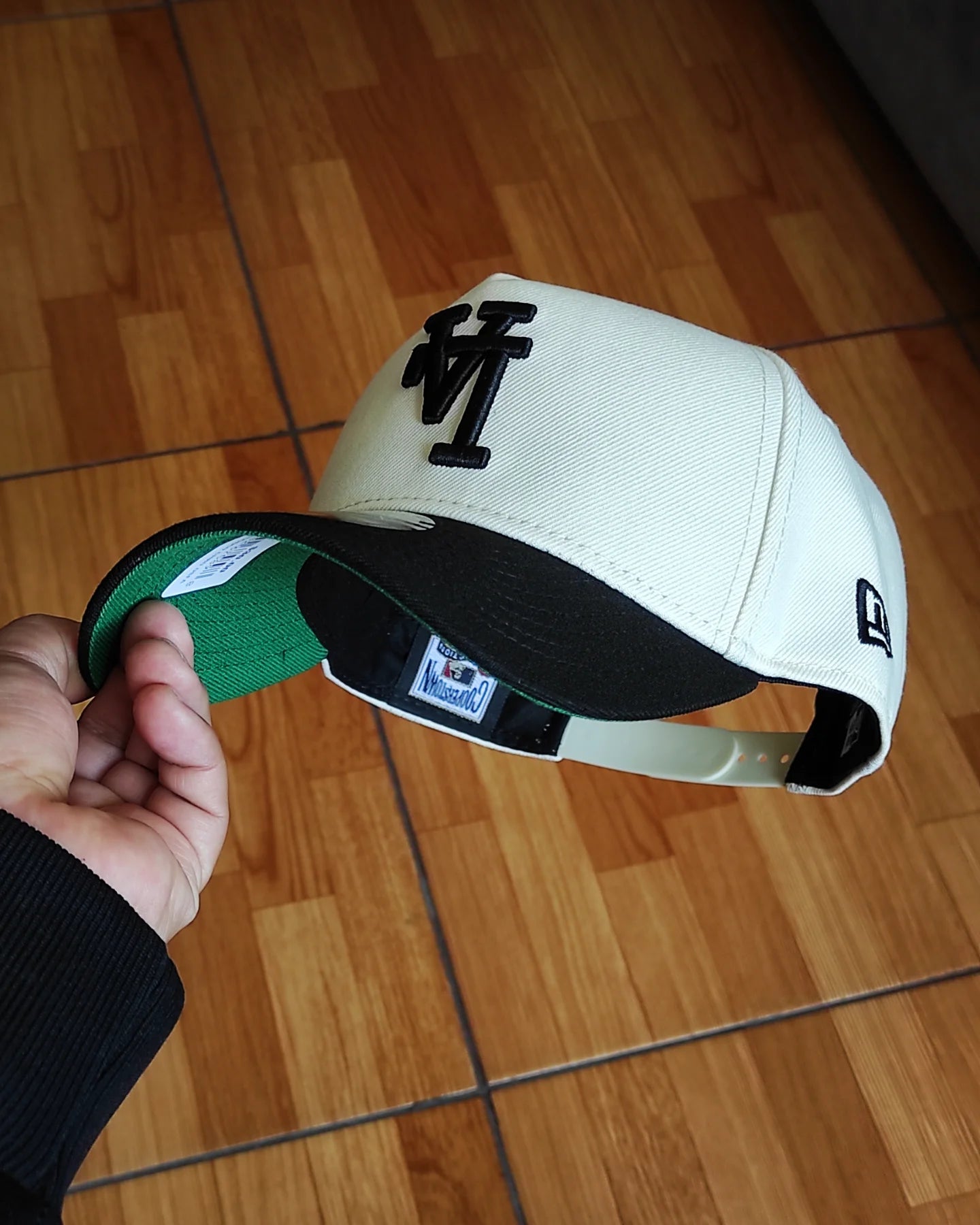 New Era Los Angeles Dodgers UPSIDE logo Chrome black 9FORTY A-FRAME