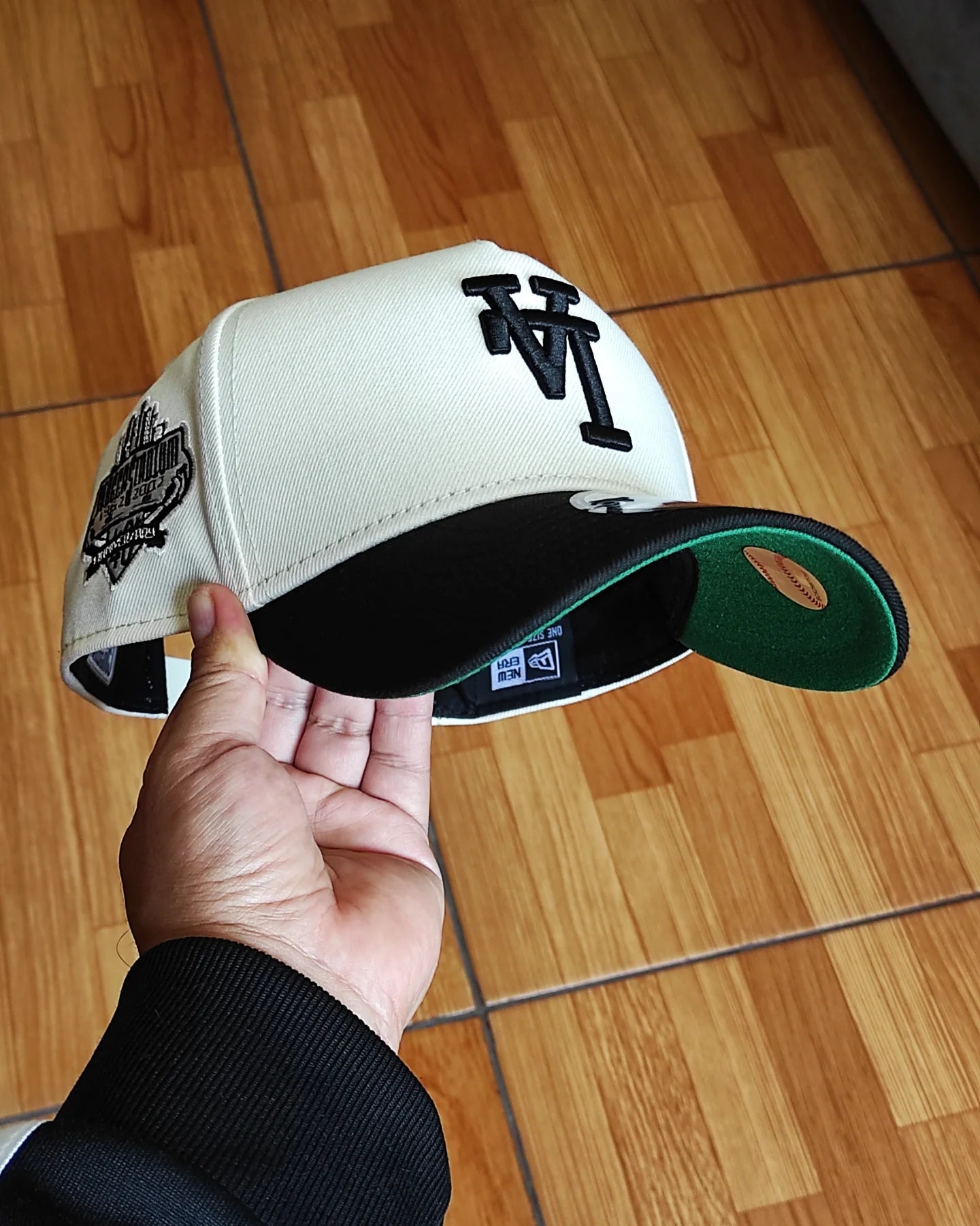 New Era Los Angeles Dodgers UPSIDE logo Chrome black 9FORTY A-FRAME