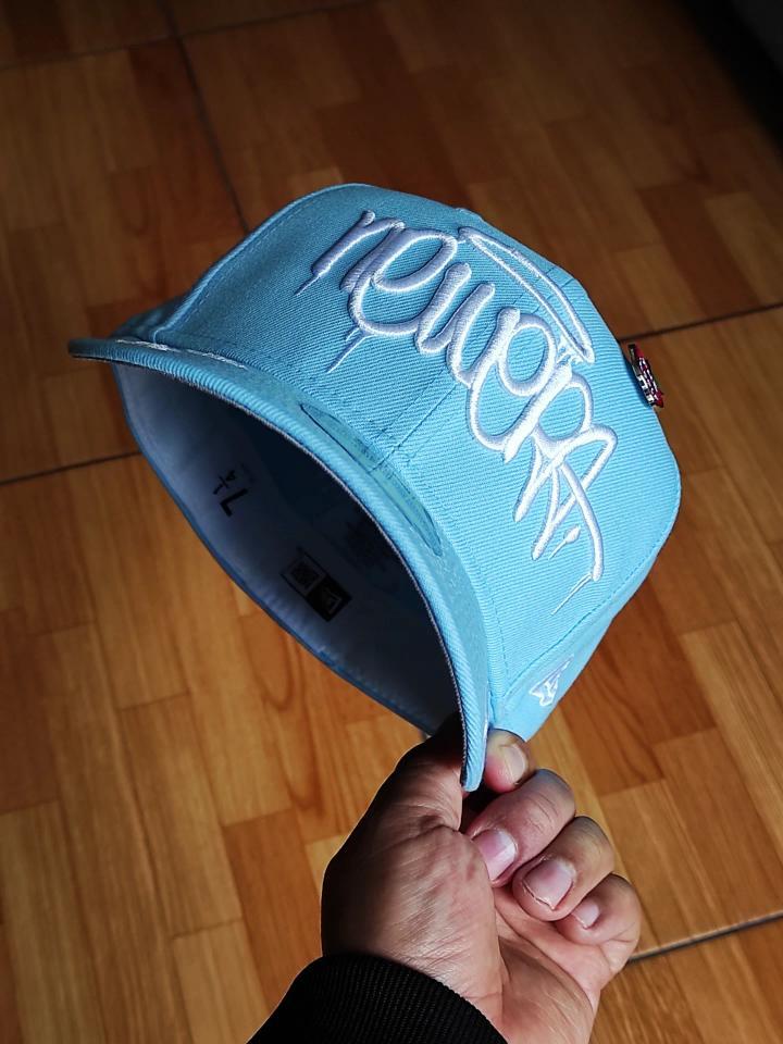 59FIFTY new era grafiti SKY BLUE incluye pin