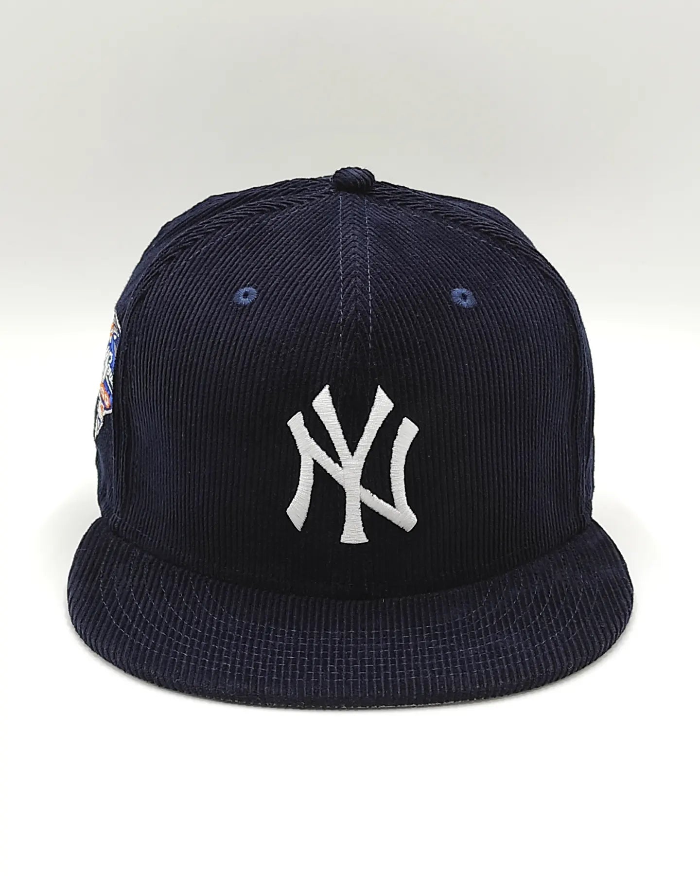 Chicago Bulls OLD SCHOOL CORDUROY SIDE-PATCH Black Fitted Hat by New Era