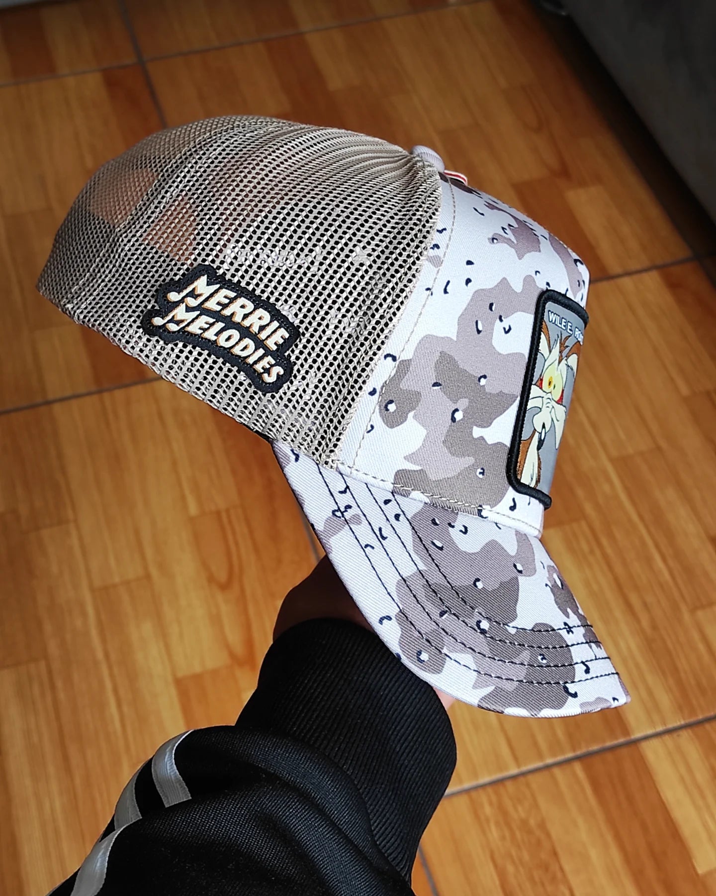 CAPSLAB LOONEY TUNES TRUCKER SNAPBACK HAT