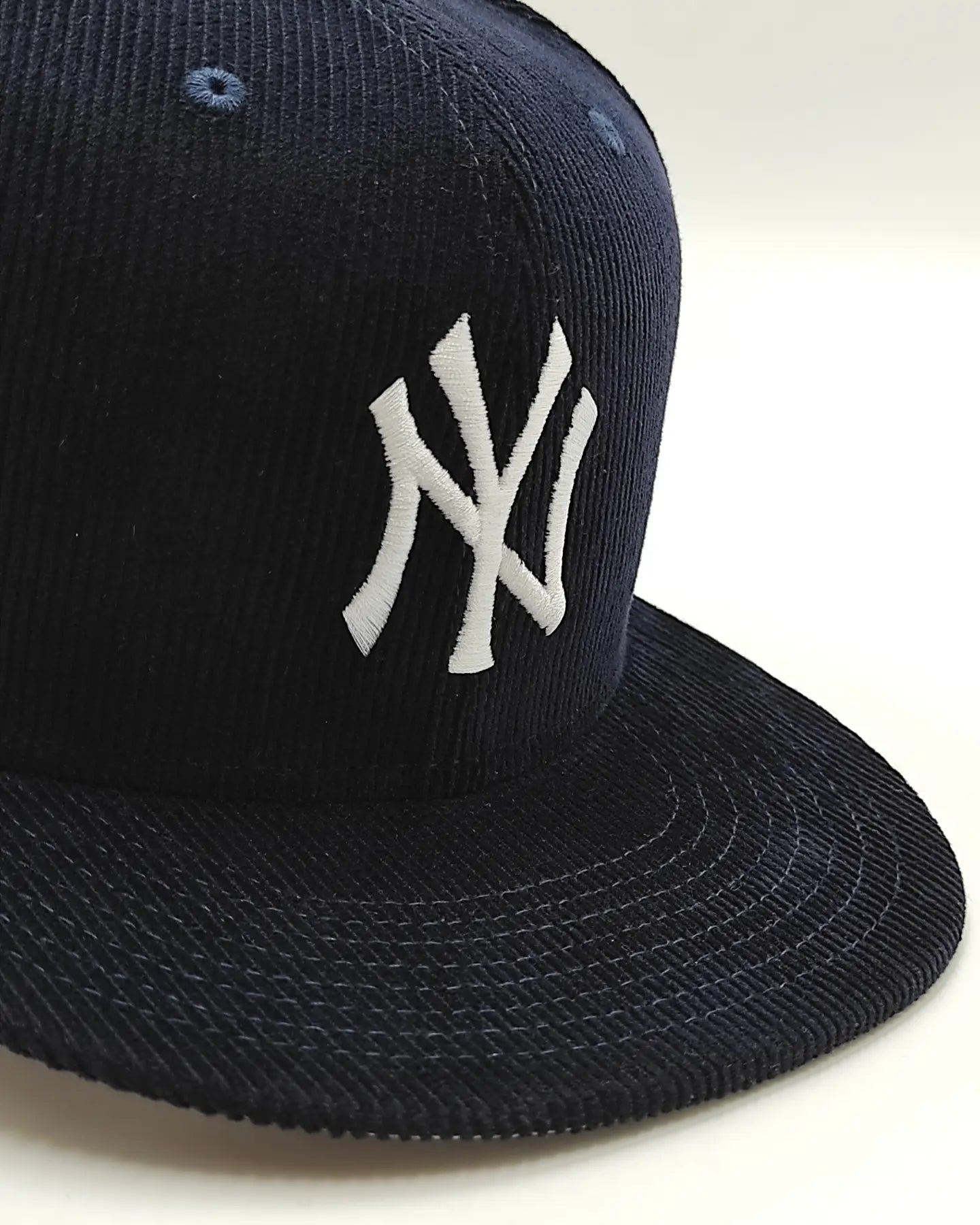 Chicago Bulls OLD SCHOOL CORDUROY SIDE-PATCH Black Fitted Hat by New Era