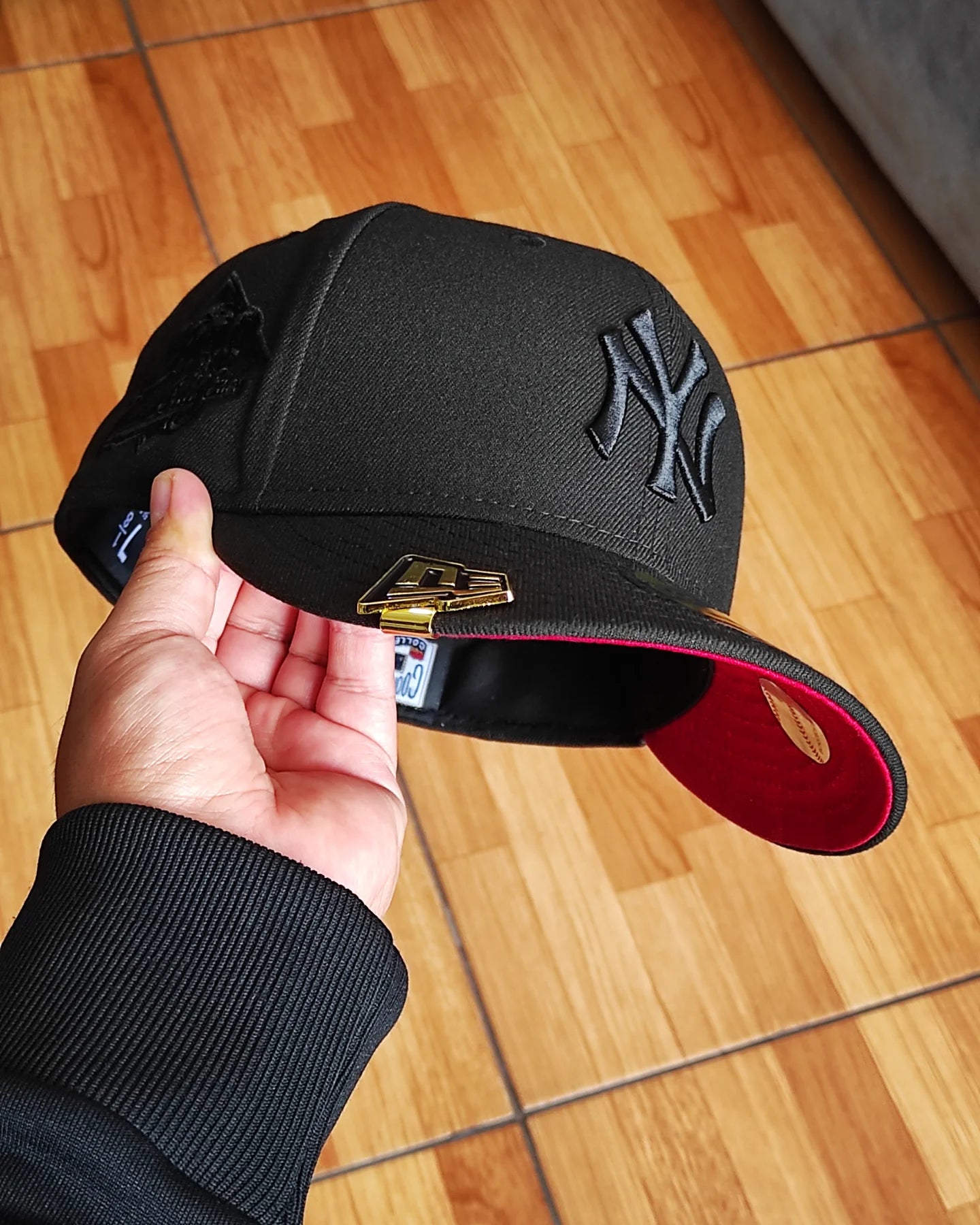 New Era New York Yankees World Series 1999 Black Out Red Edition 59Fifty Fitted Hat