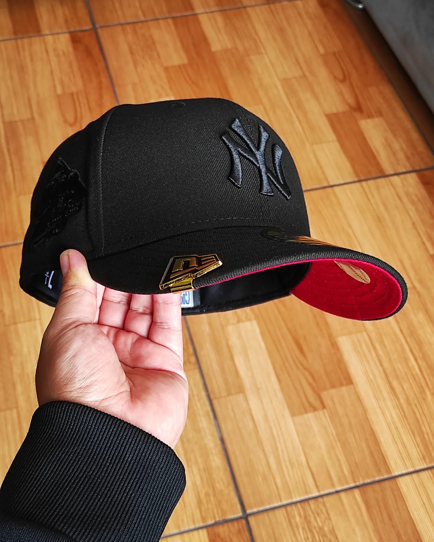 New Era New York Yankees World Series 1999 Black Out Red Edition 59Fifty Fitted Hat