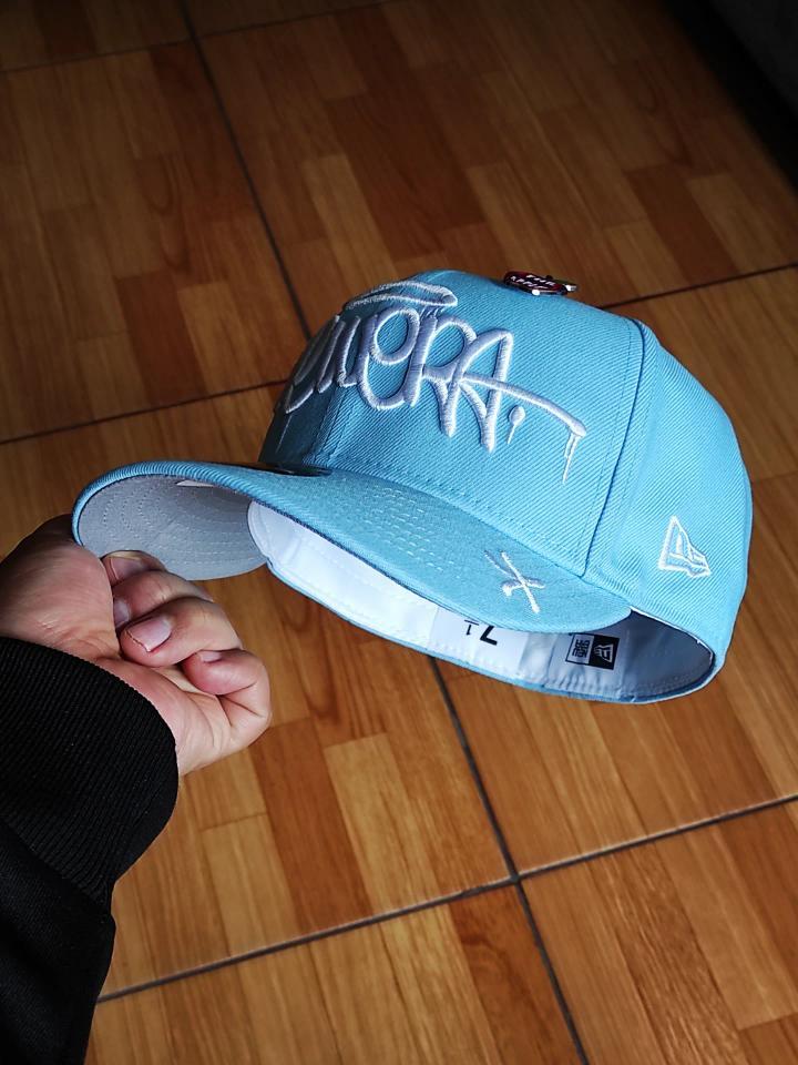59FIFTY new era grafiti SKY BLUE incluye pin
