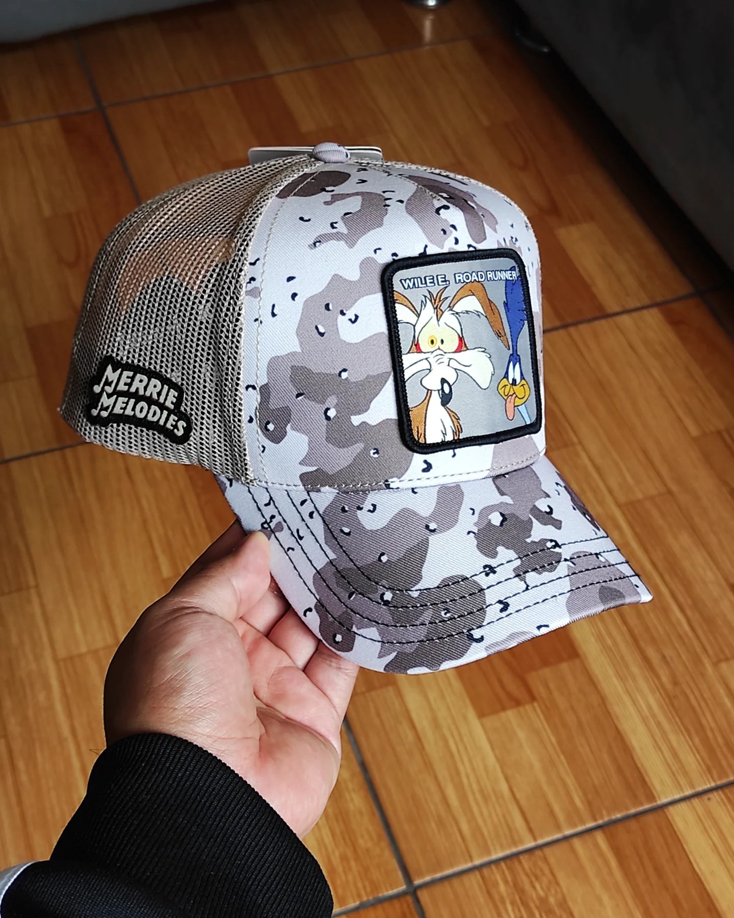 CAPSLAB LOONEY TUNES TRUCKER SNAPBACK HAT