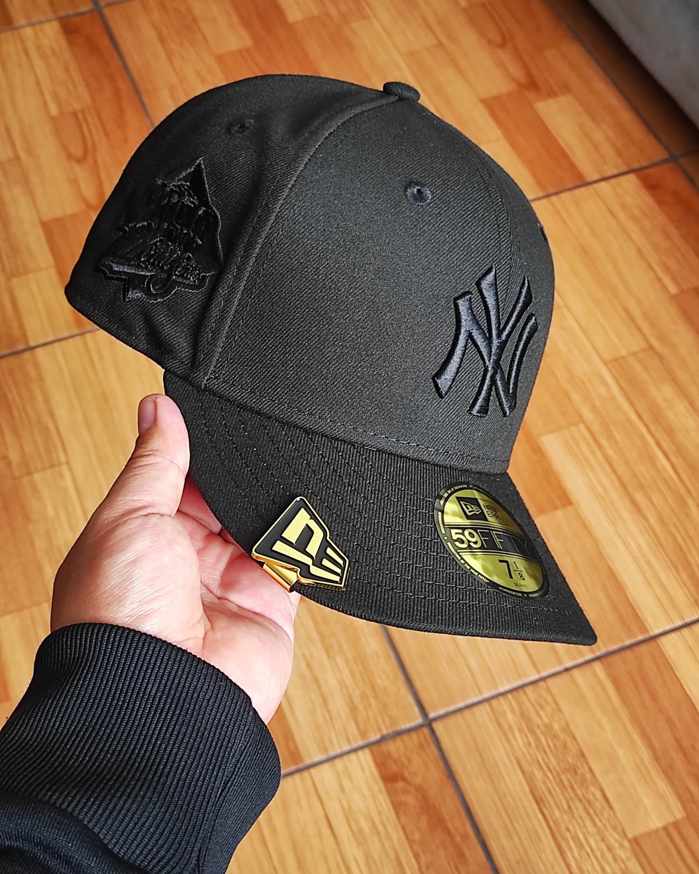 New Era New York Yankees World Series 1999 Black Out Red Edition 59Fifty Fitted Hat